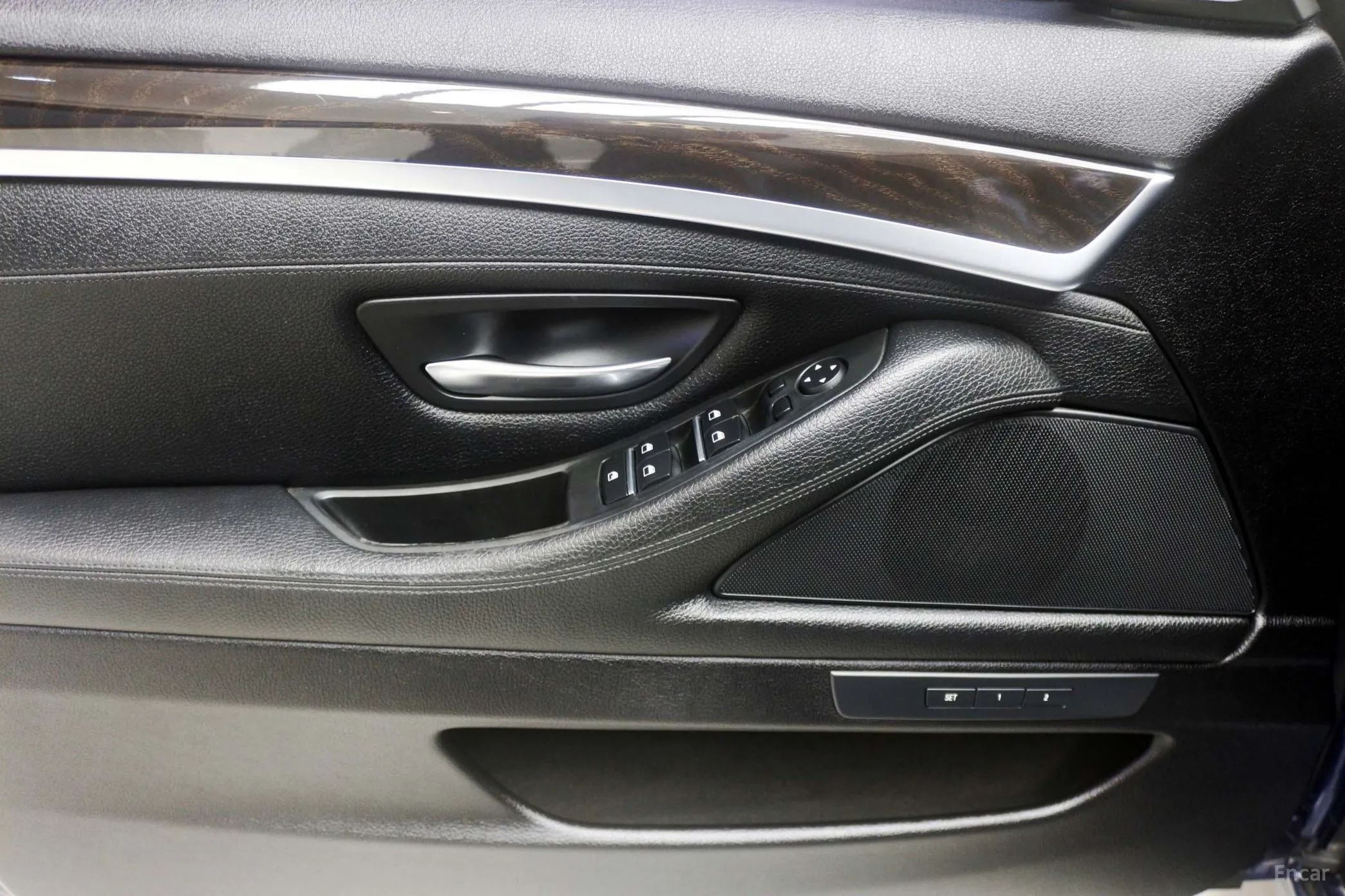 BMW 5 Series (F10) превью 14