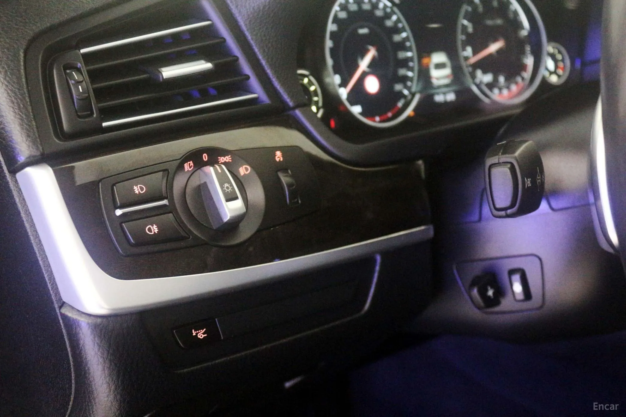 BMW 5 Series (F10) превью 15