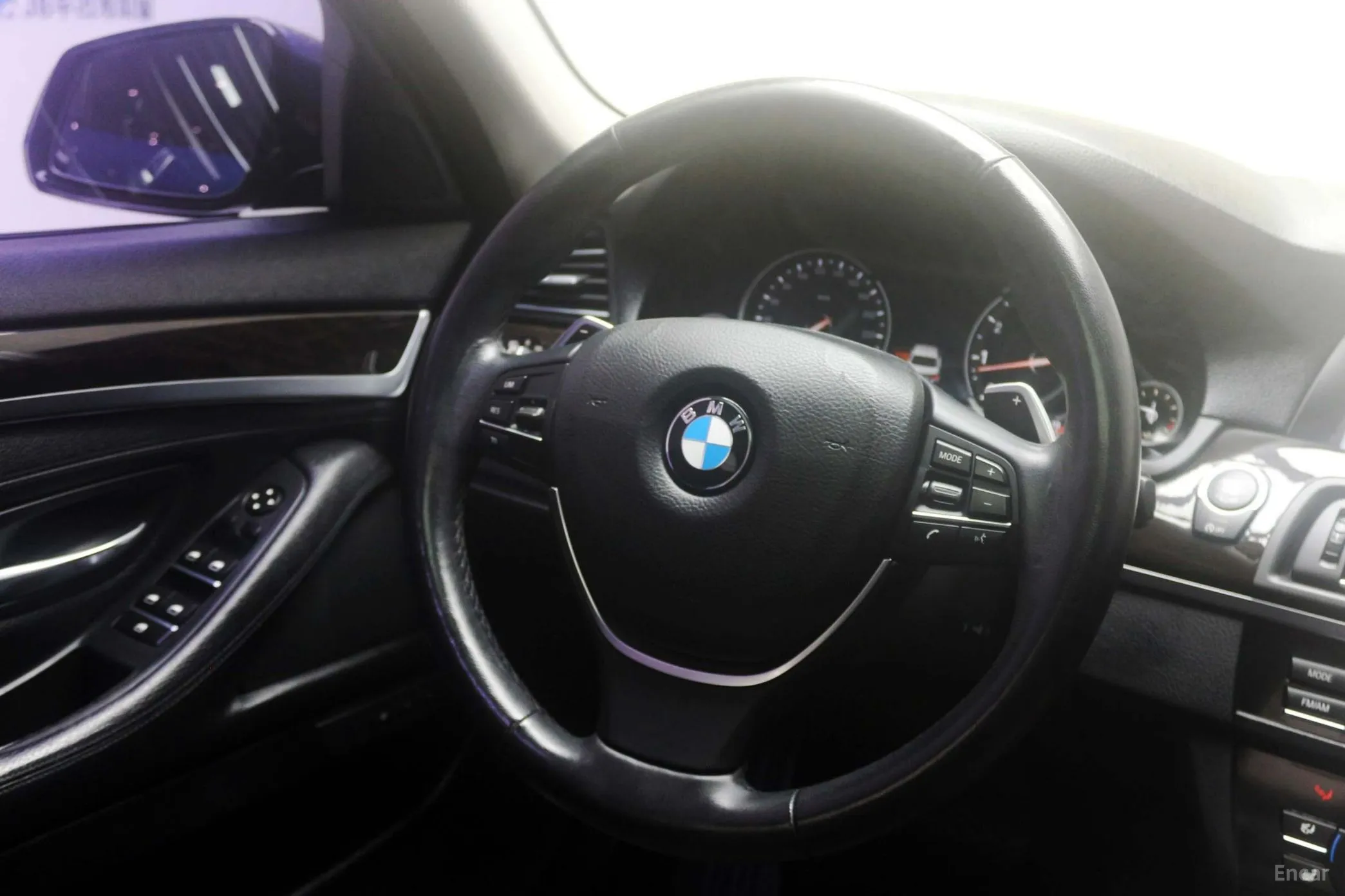 BMW 5 Series (F10) превью 16