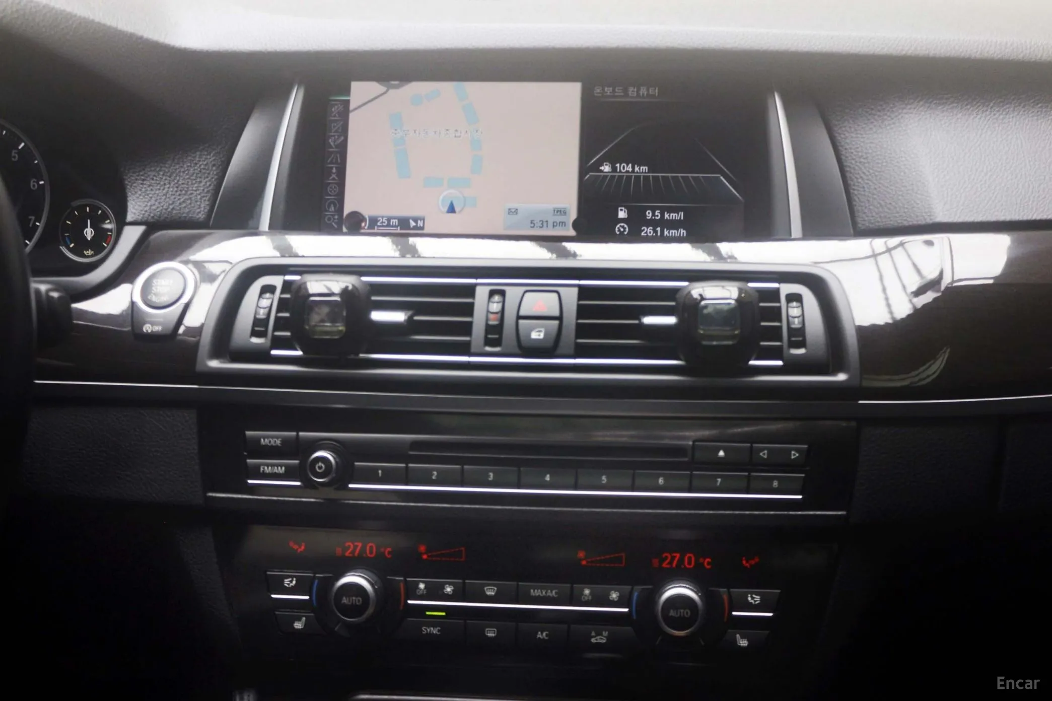 BMW 5 Series (F10) превью 17