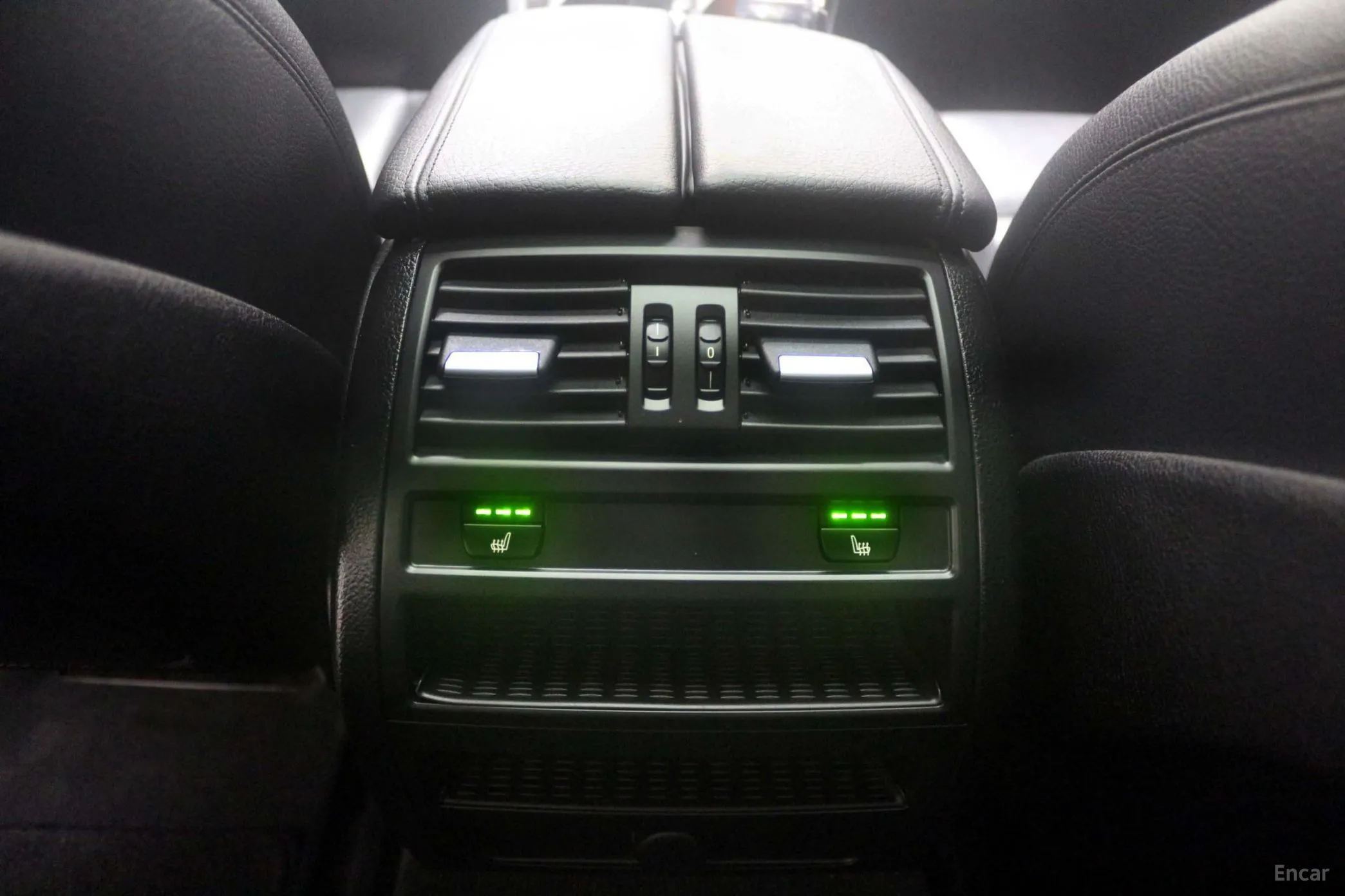BMW 5 Series (F10) превью 19