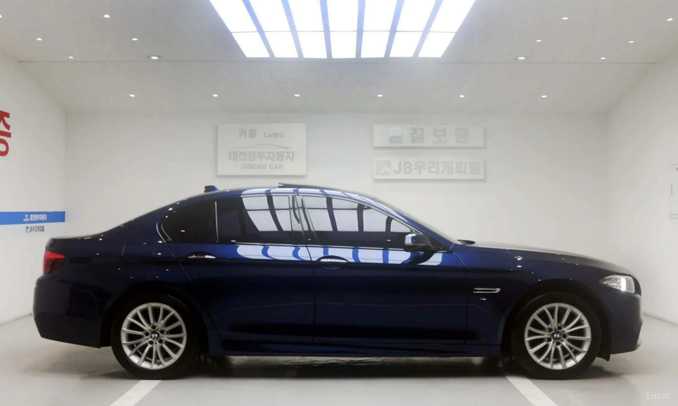 BMW 5 Series (F10) превью 5
