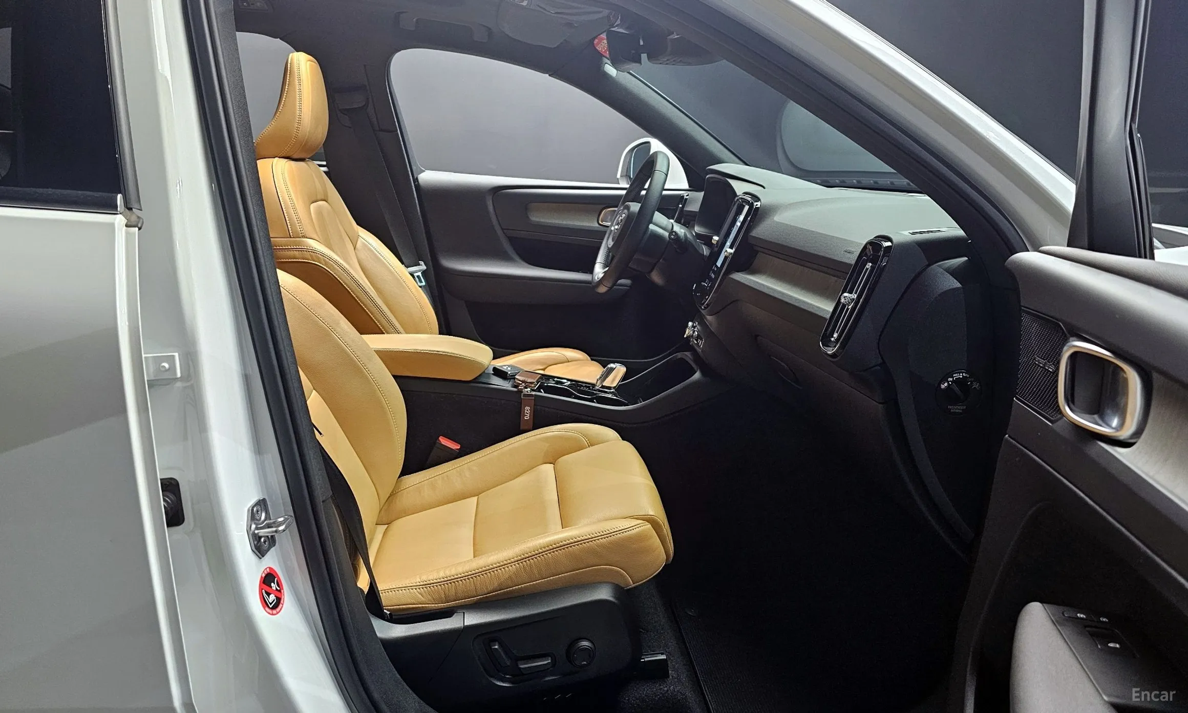 Volvo XC40 превью 10