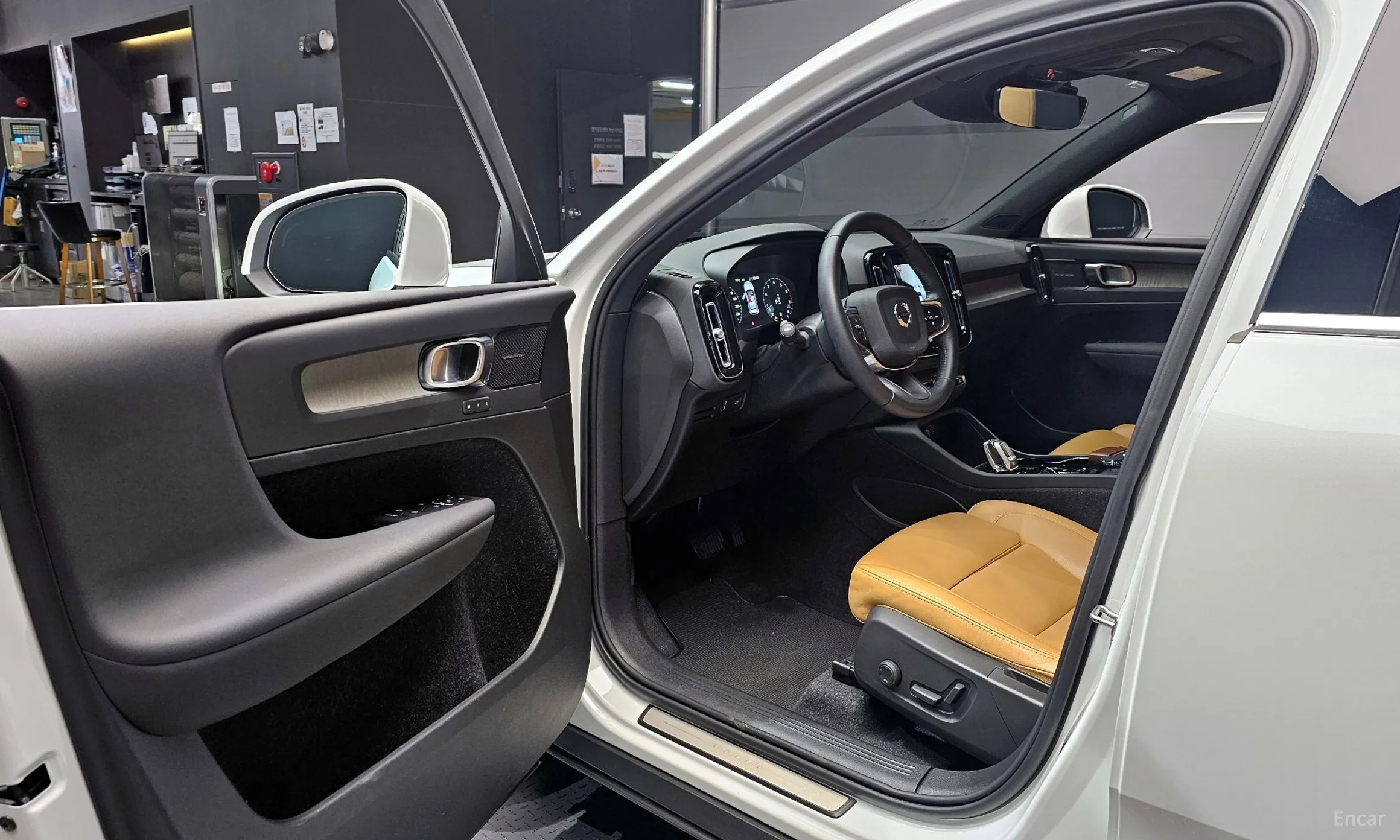 Volvo XC40 превью 11