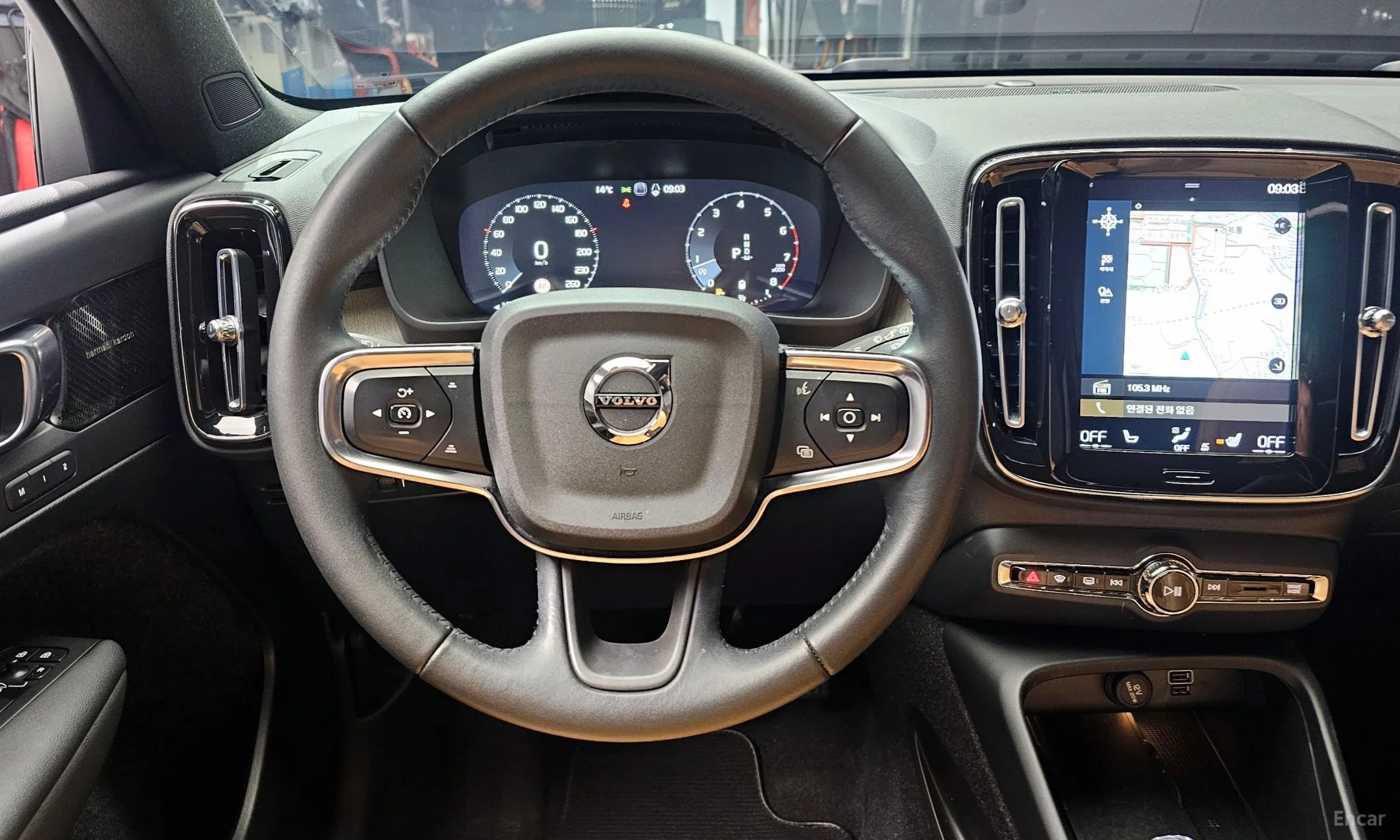 Volvo XC40 превью 13