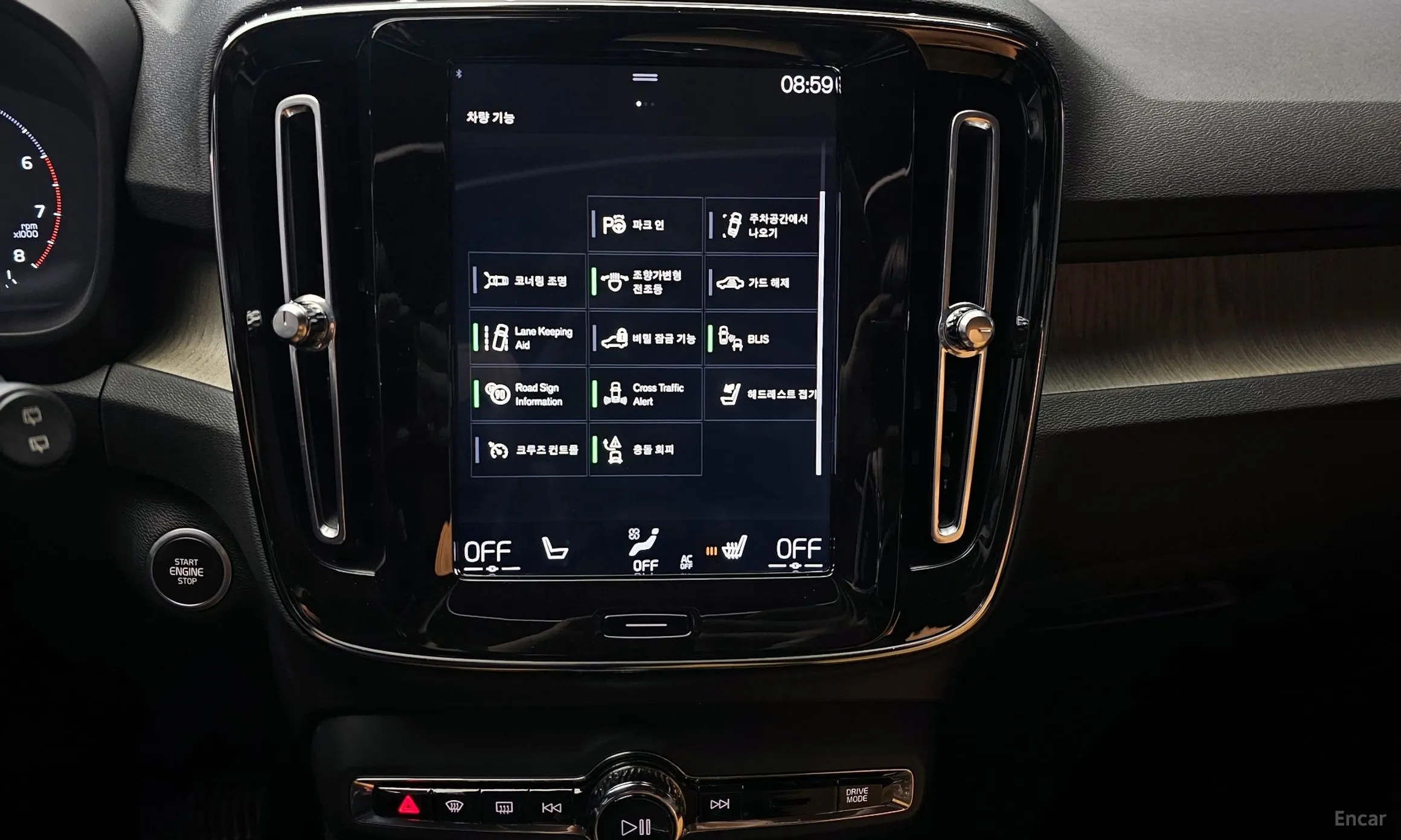 Volvo XC40 превью 15