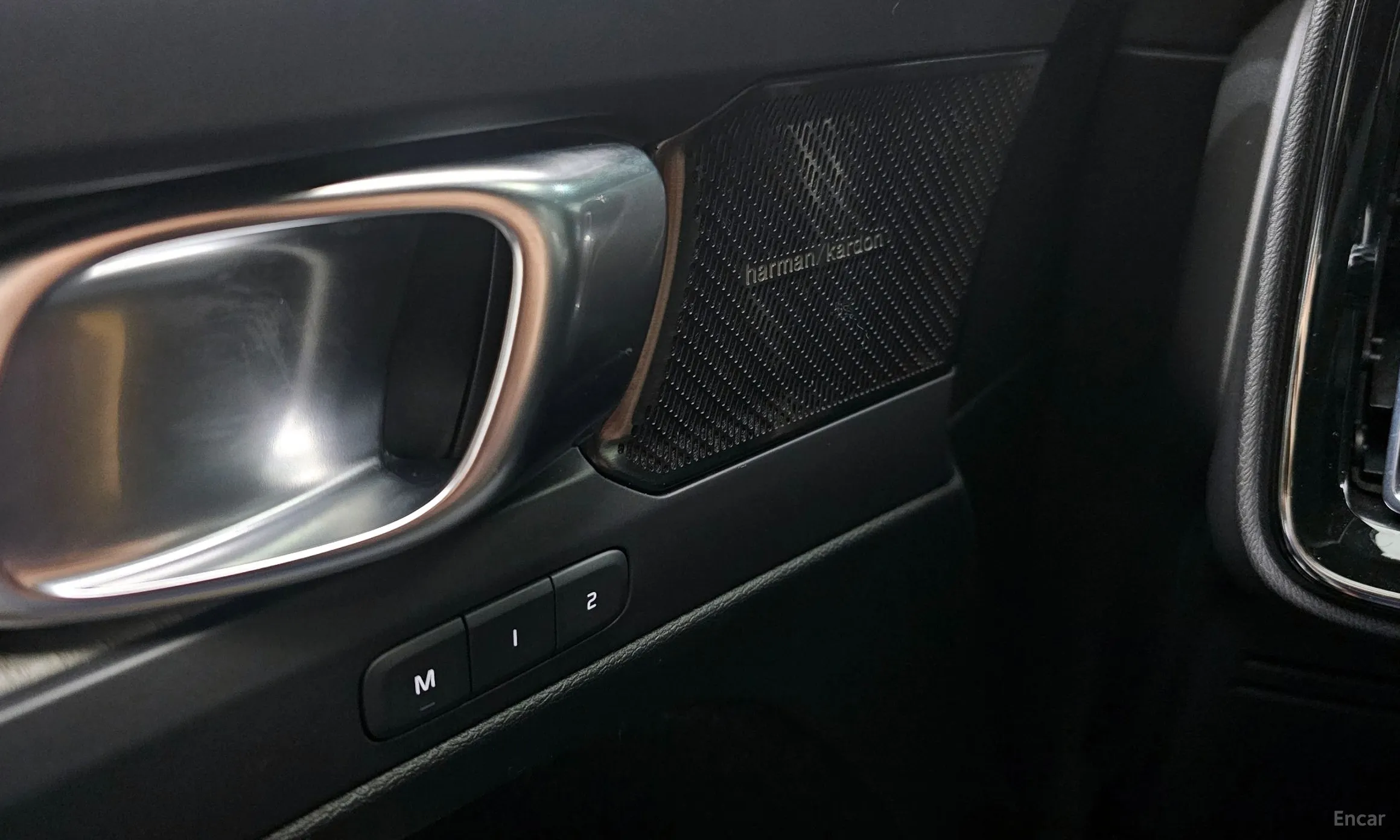 Volvo XC40 превью 16