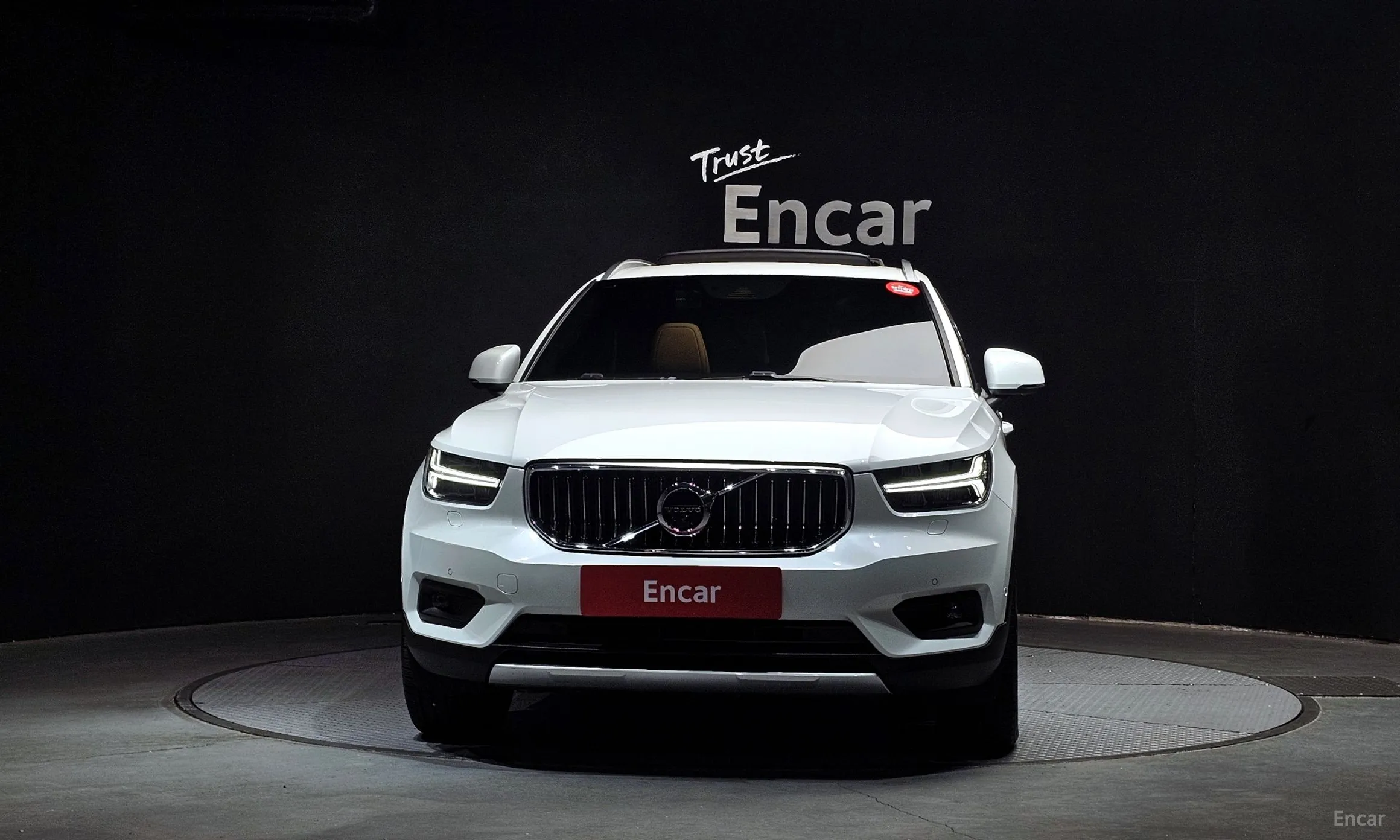 Volvo XC40 превью 3