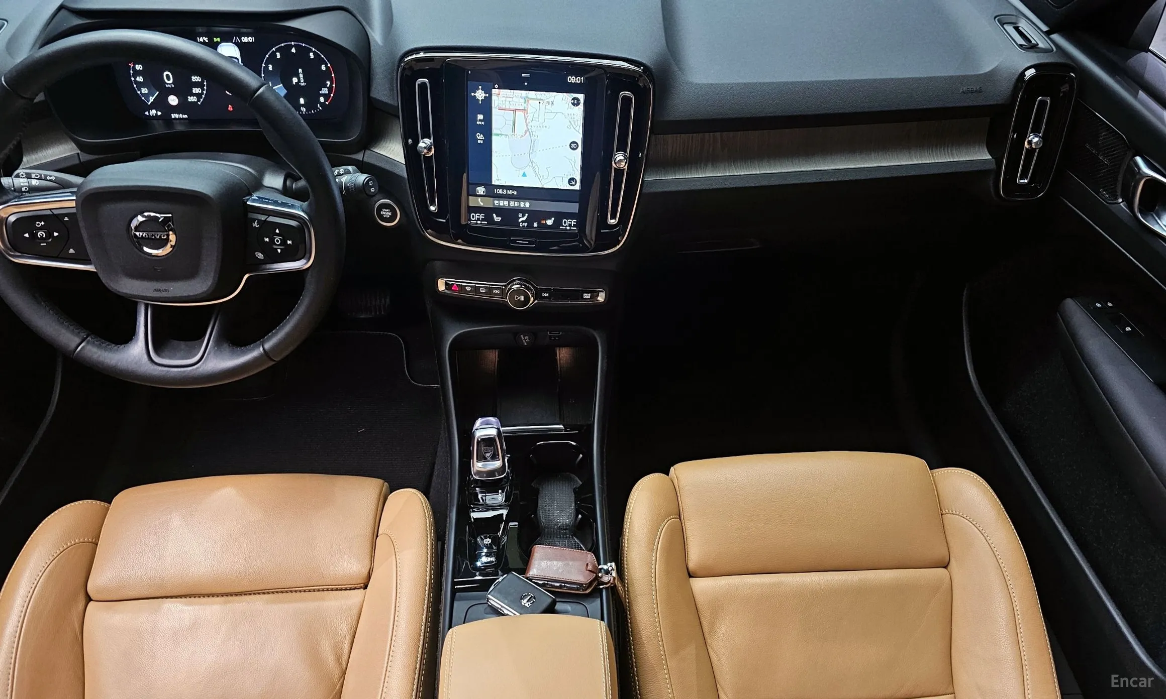 Volvo XC40 превью 7