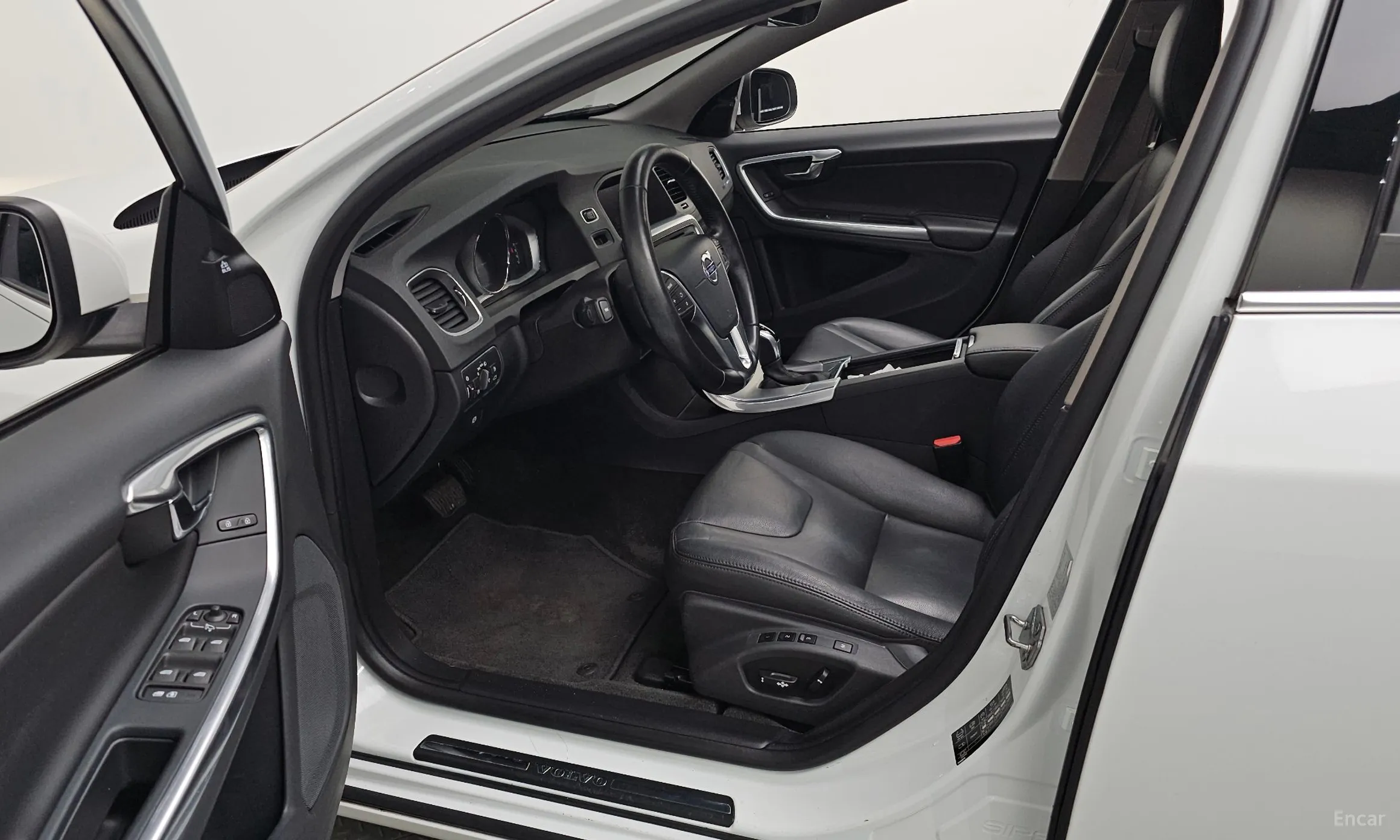 Volvo S60 превью 11