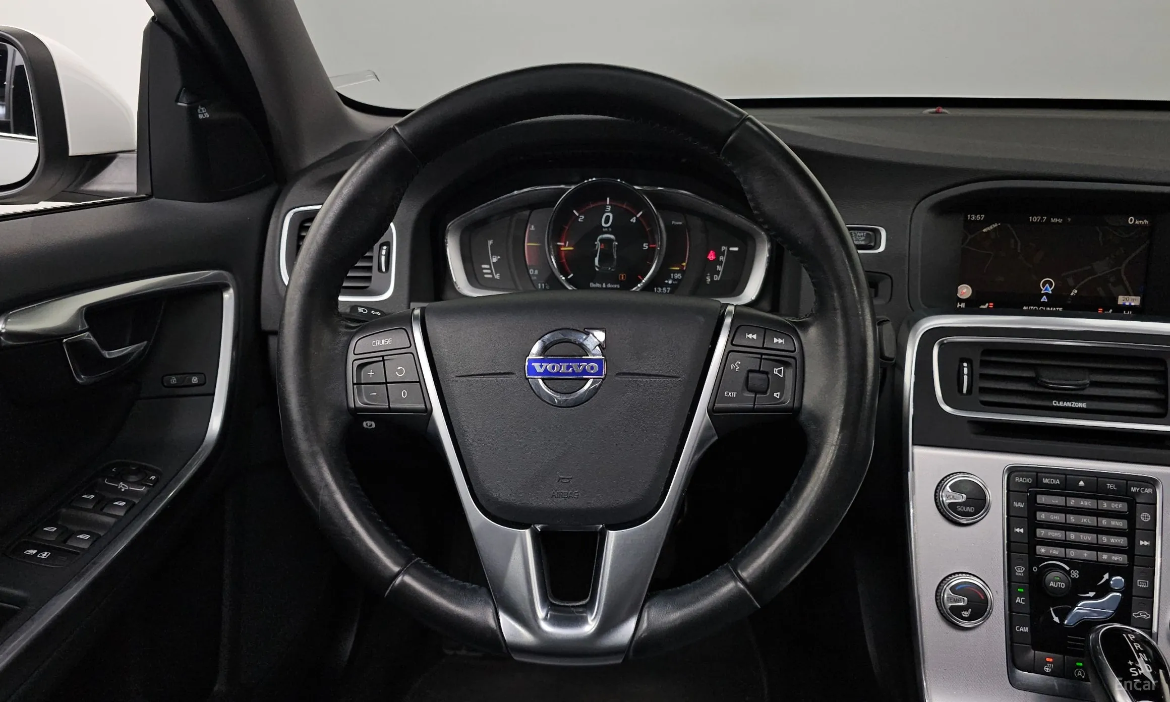 Volvo S60 превью 13