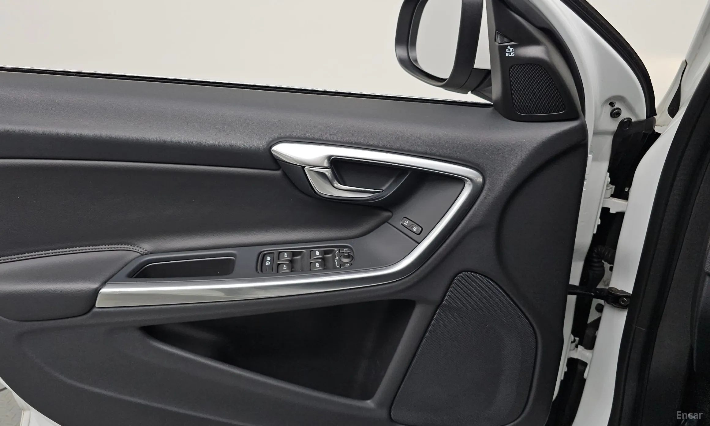 Volvo S60 превью 17