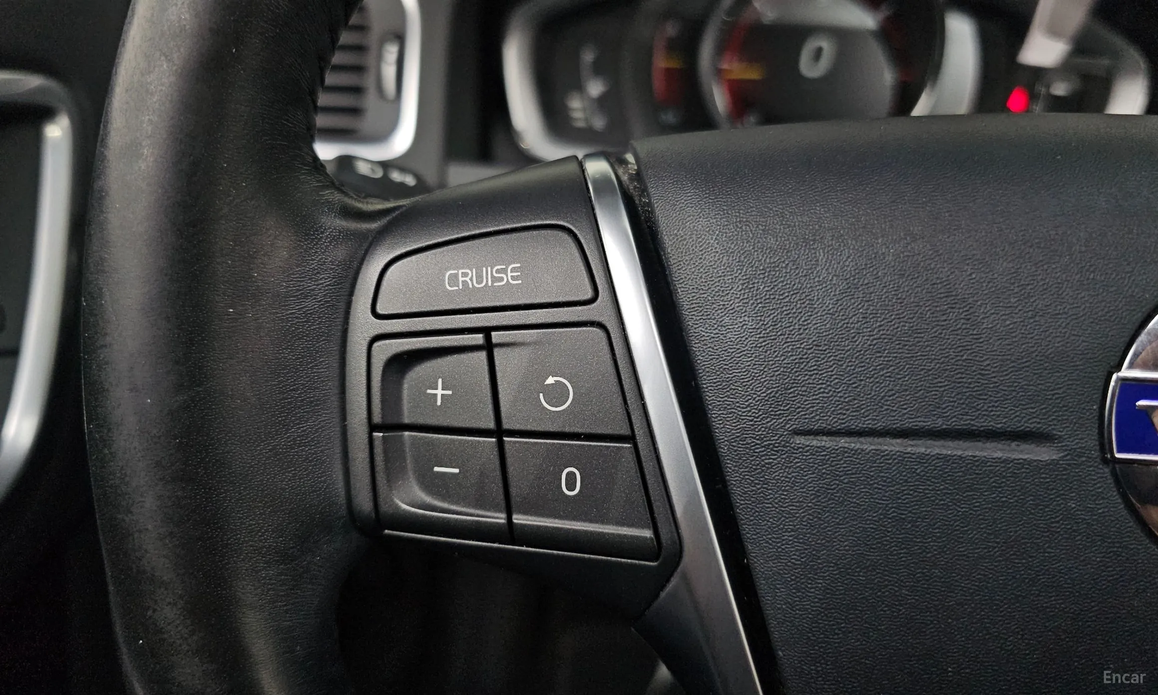 Volvo S60 превью 18