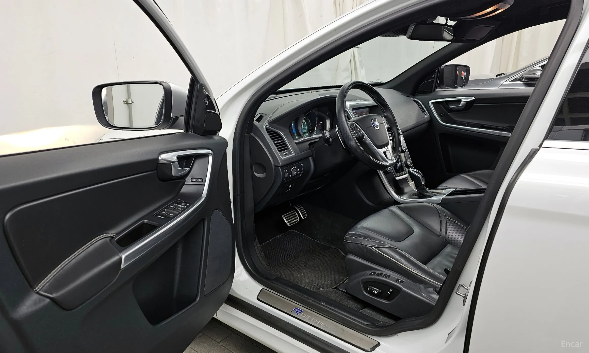 Volvo XC60 превью 10