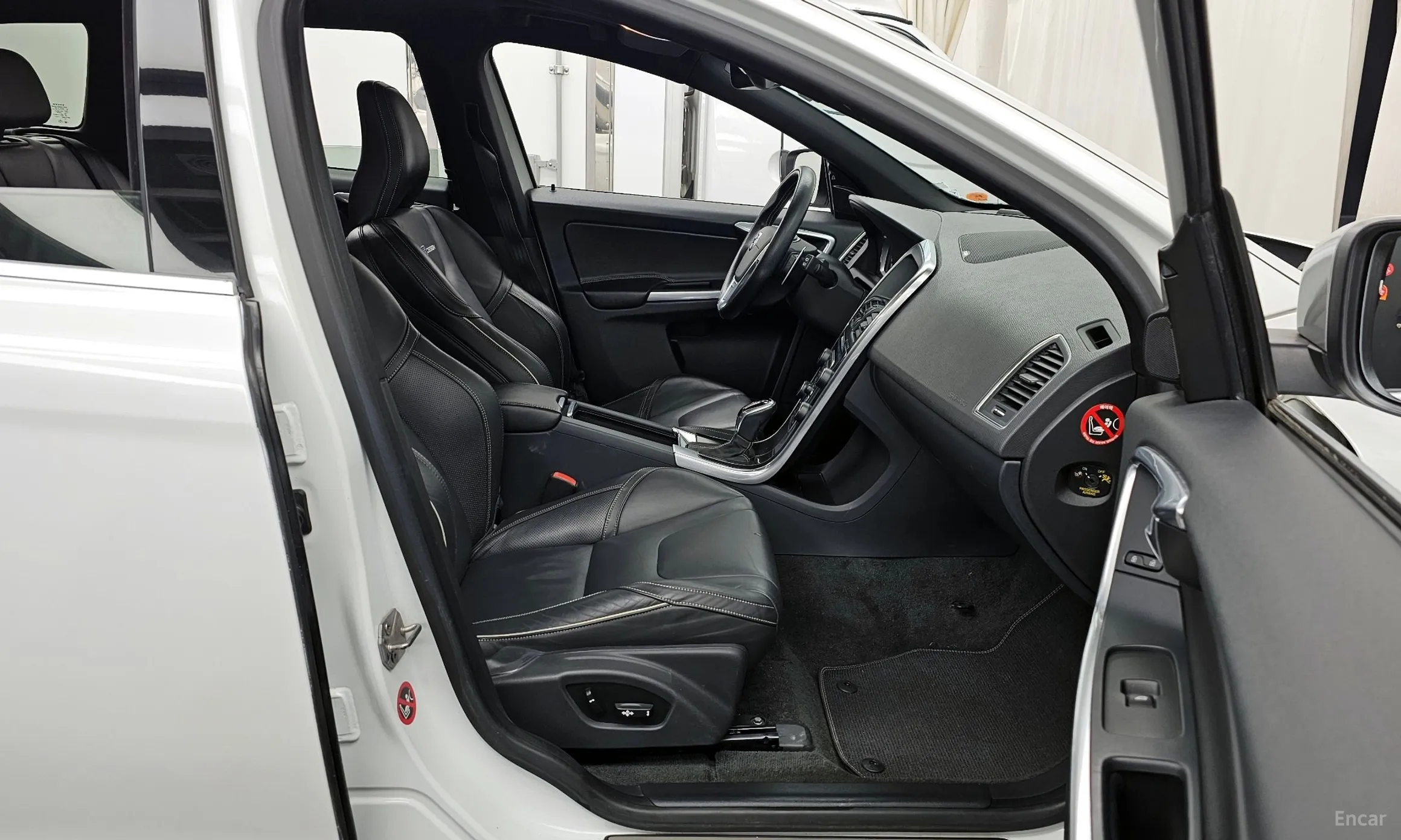 Volvo XC60 превью 11