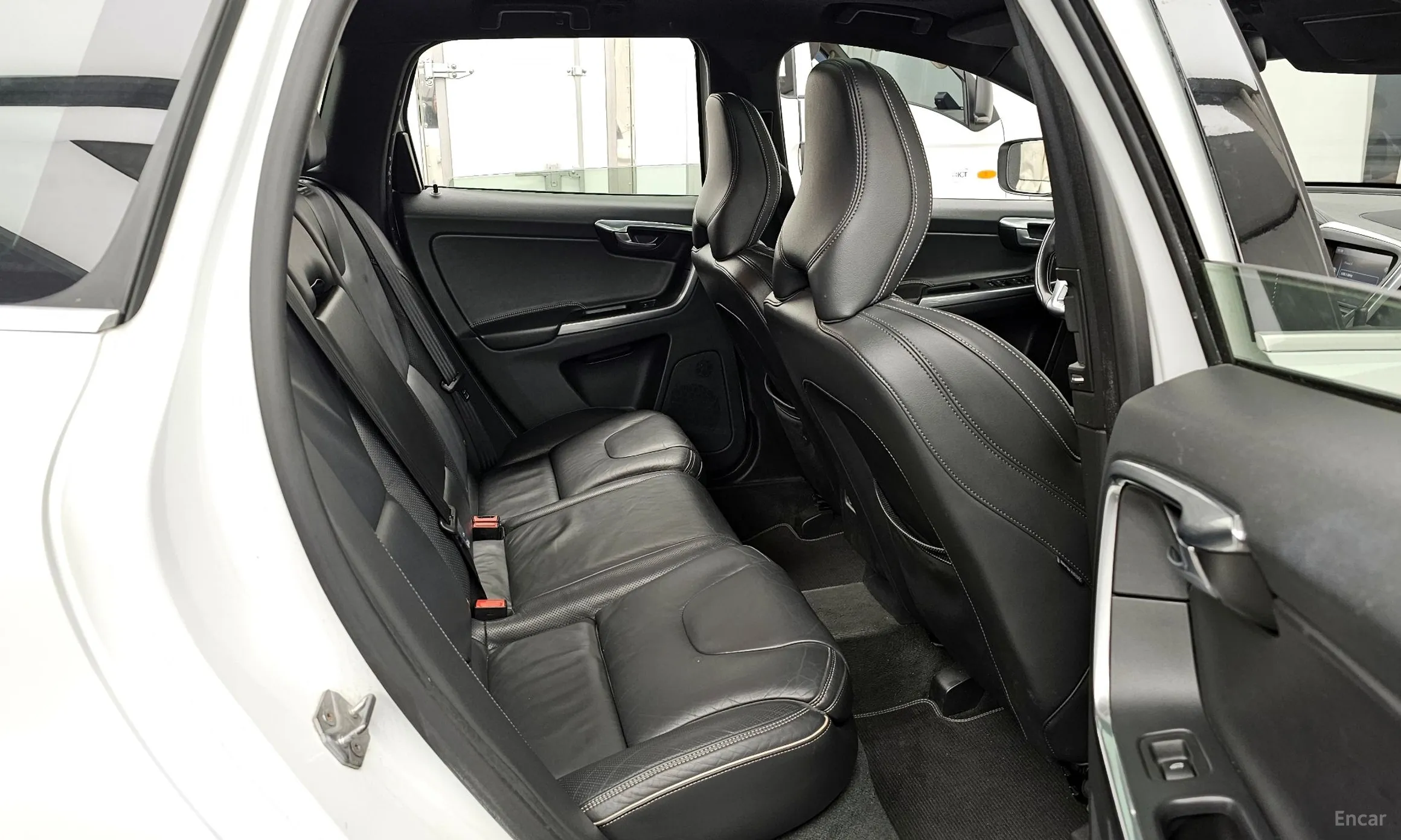 Volvo XC60 превью 12
