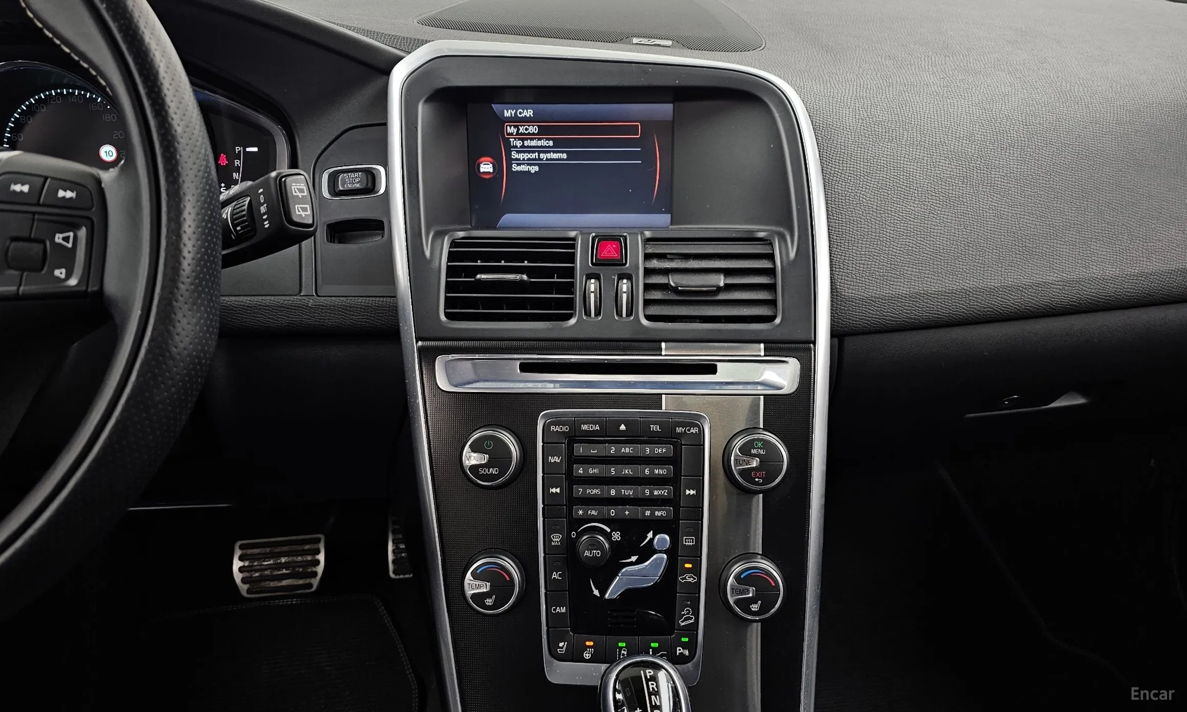 Volvo XC60 превью 15