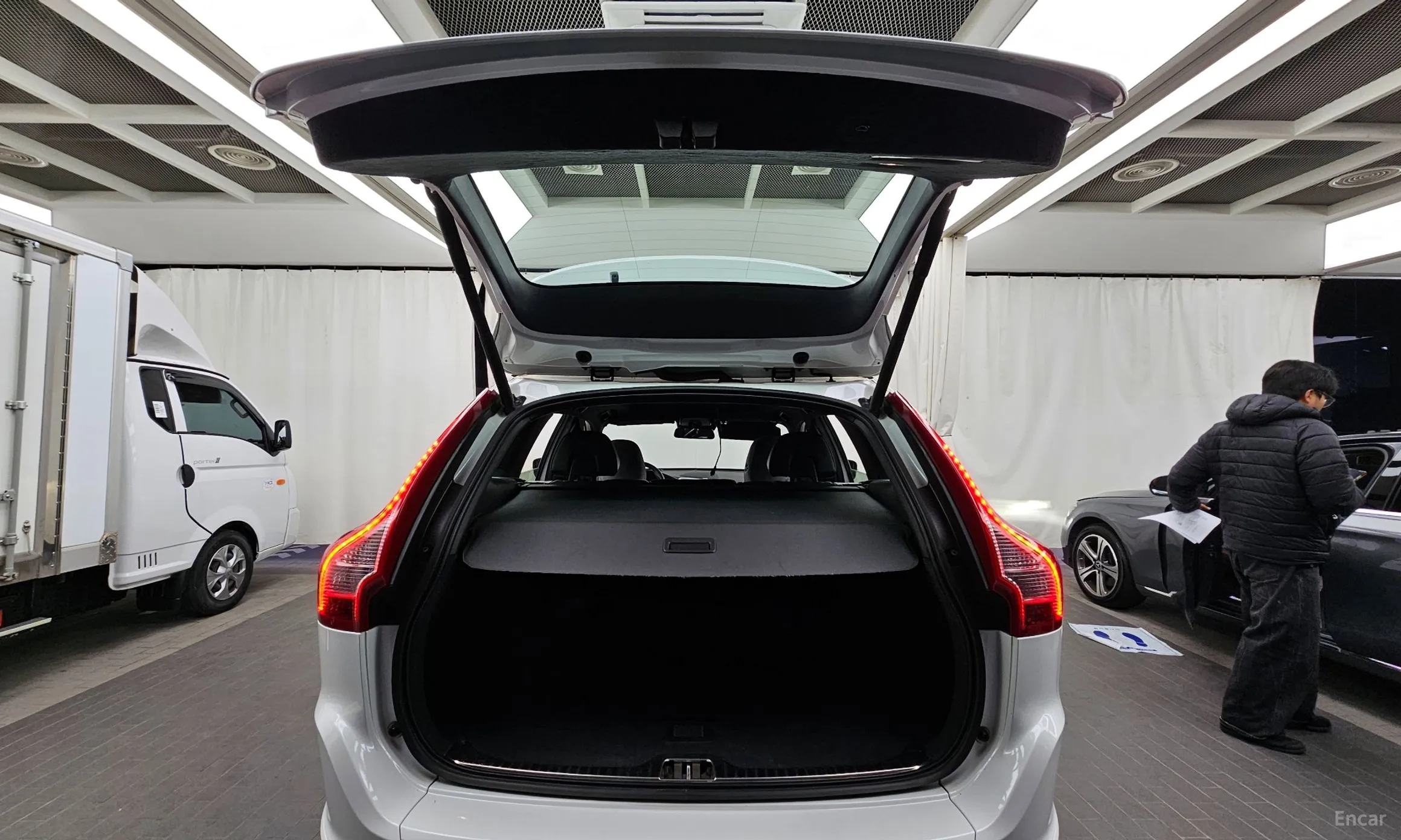 Volvo XC60 превью 20