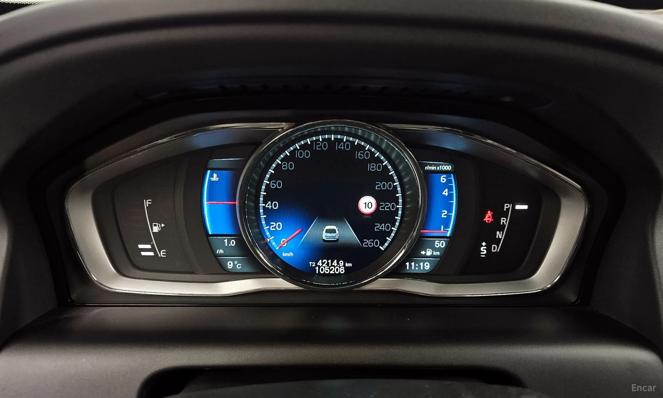 Volvo XC60 превью 8