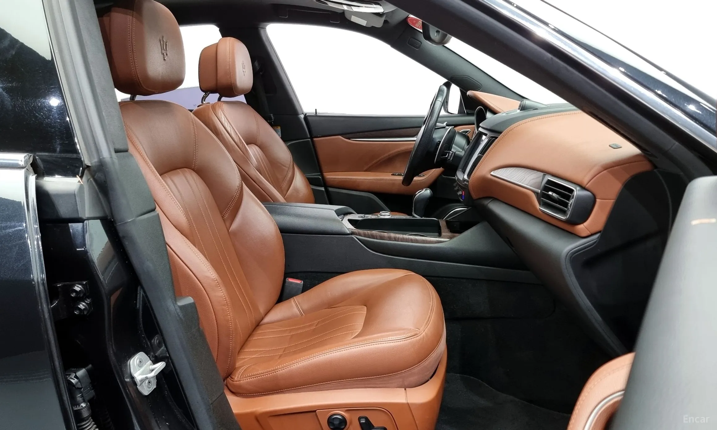 Maserati Levante превью 11