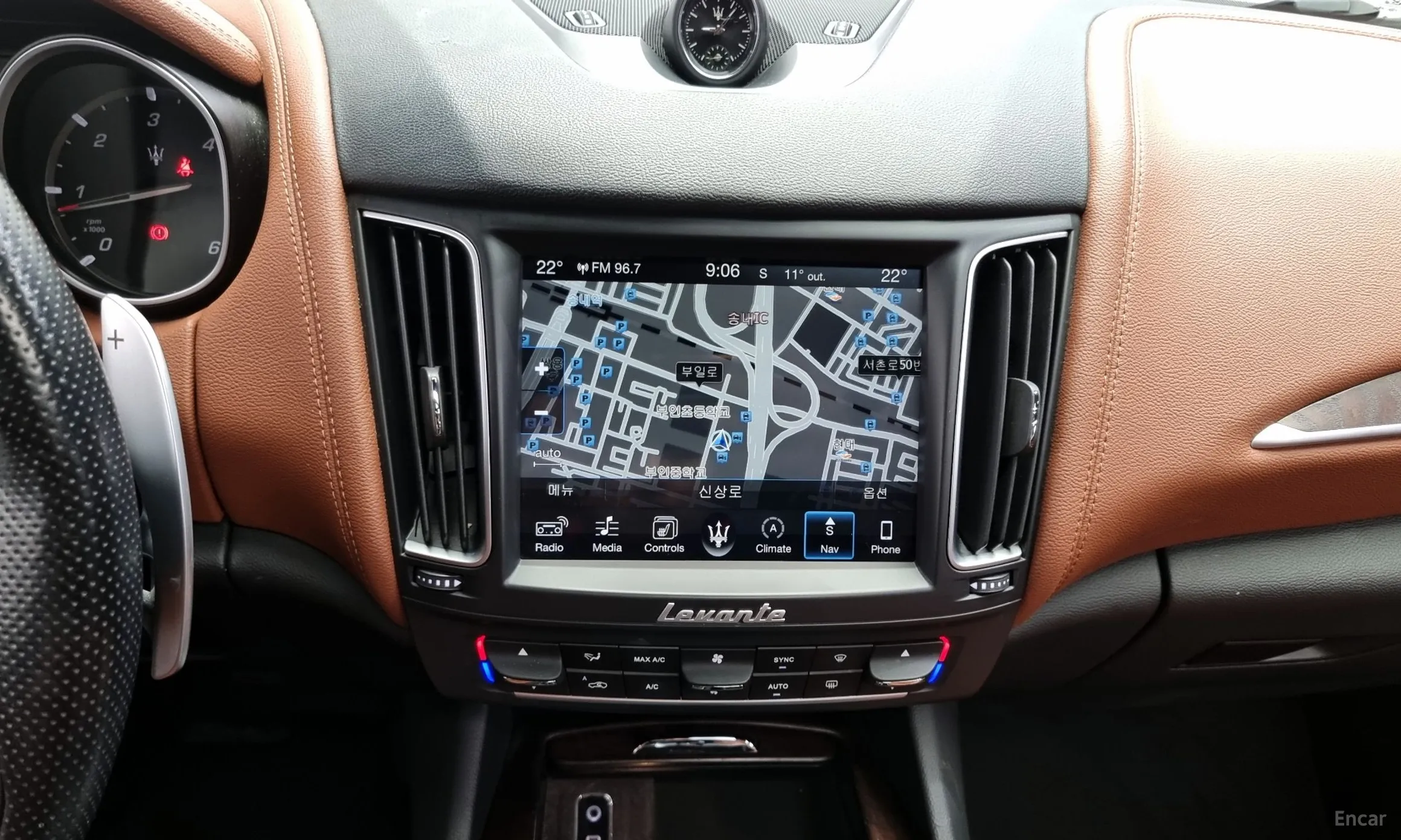 Maserati Levante превью 14