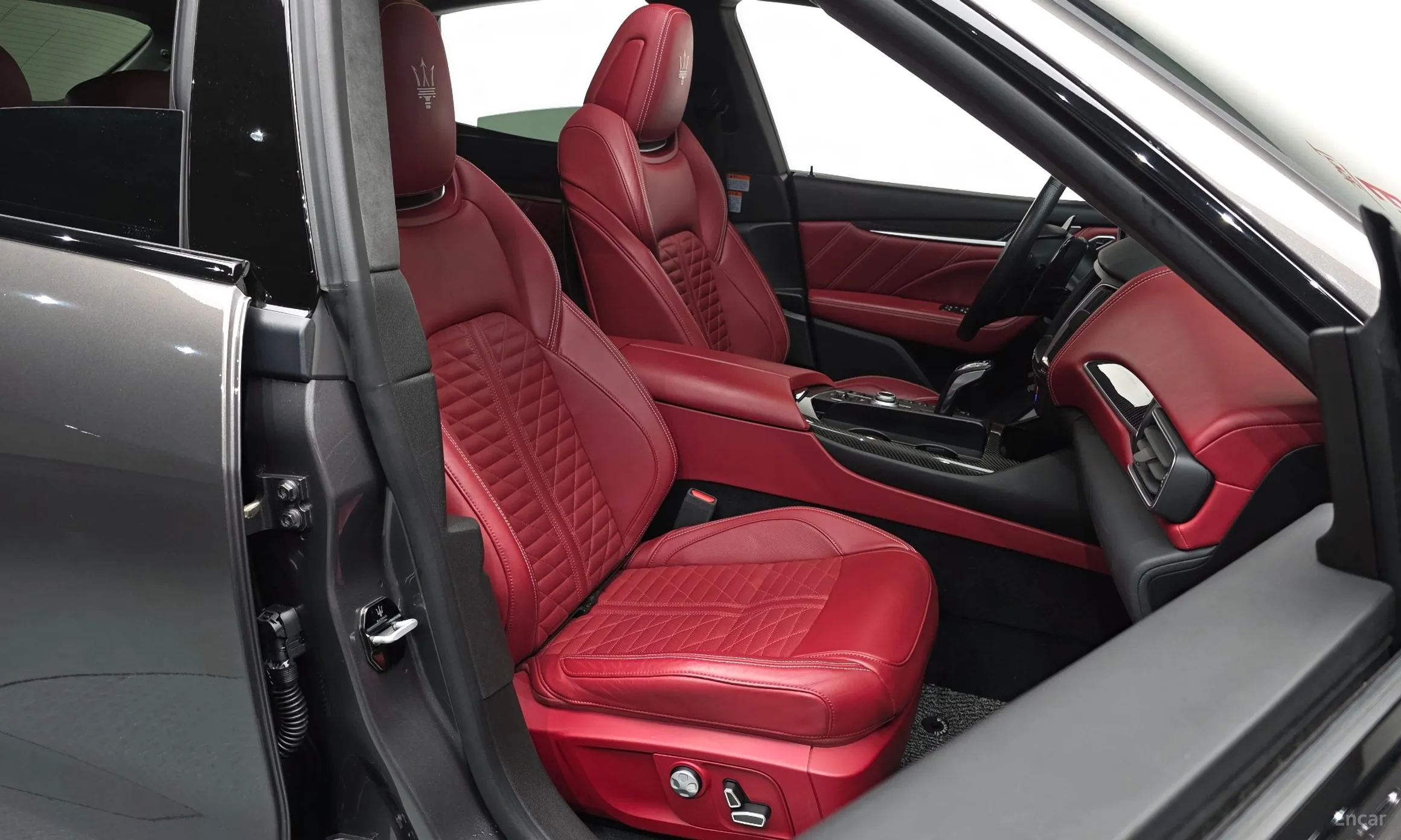Maserati Levante превью 10