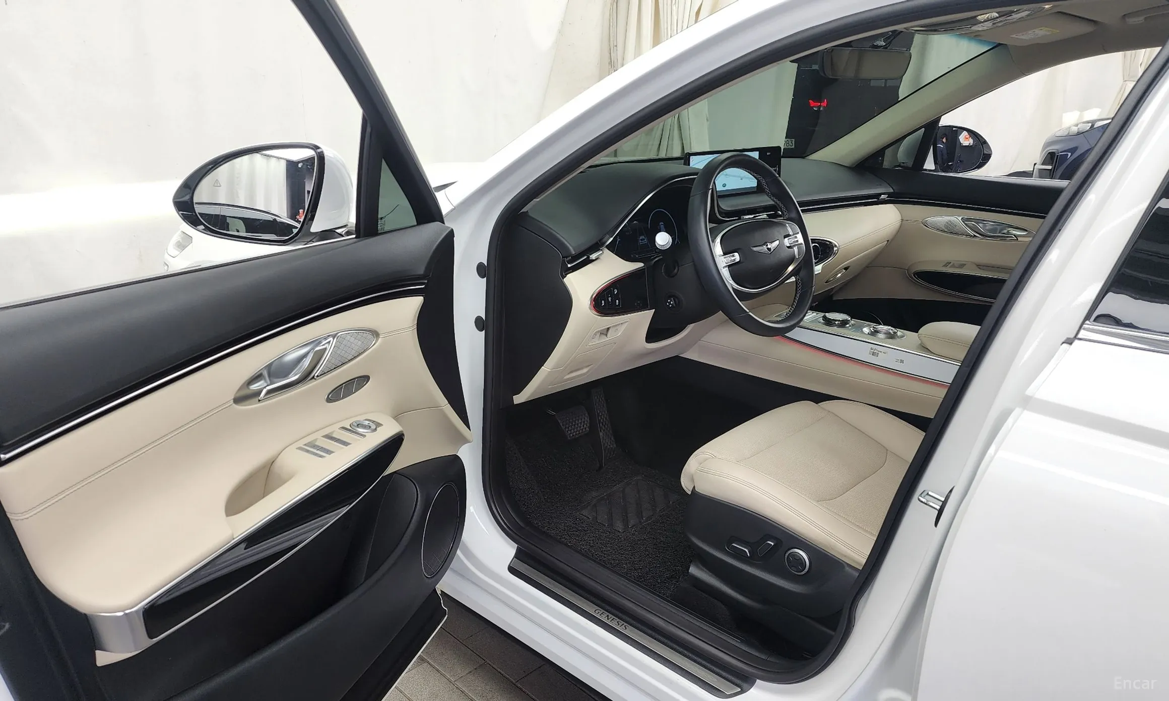 Genesis GV70 превью 10