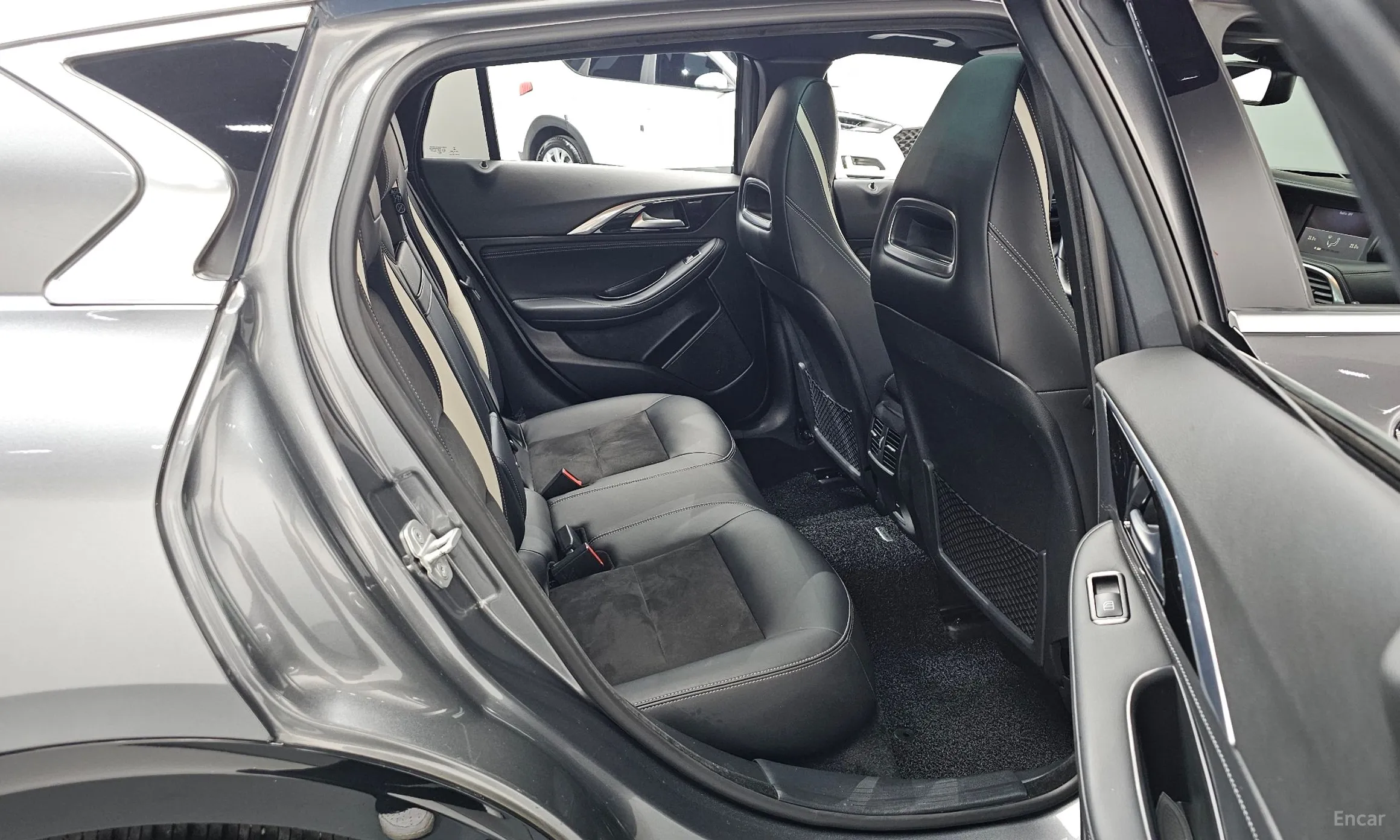 Infiniti Q30 превью 12