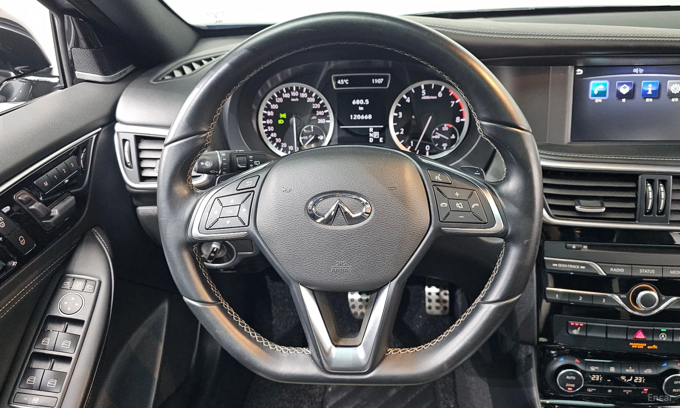 Infiniti Q30 превью 13