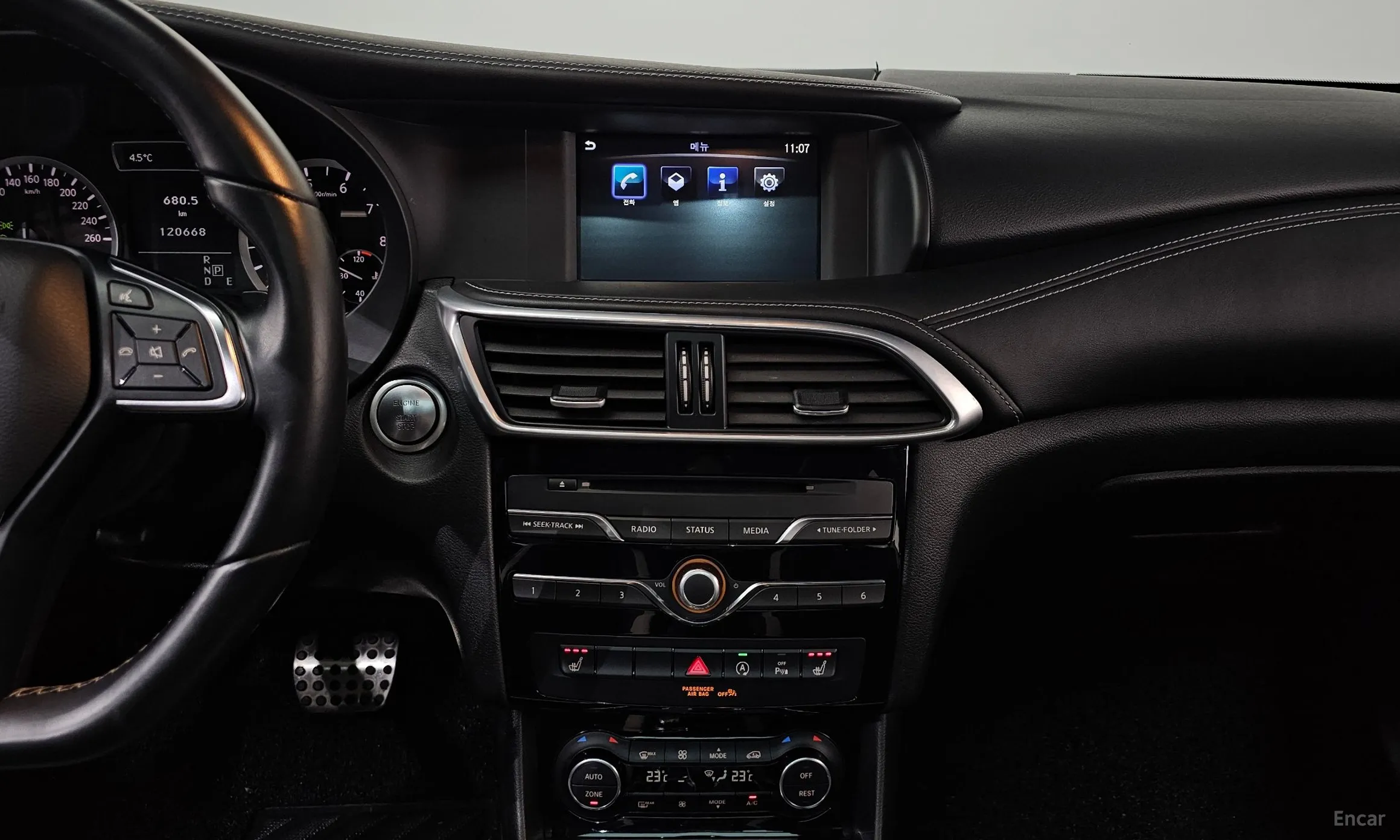 Infiniti Q30 превью 14