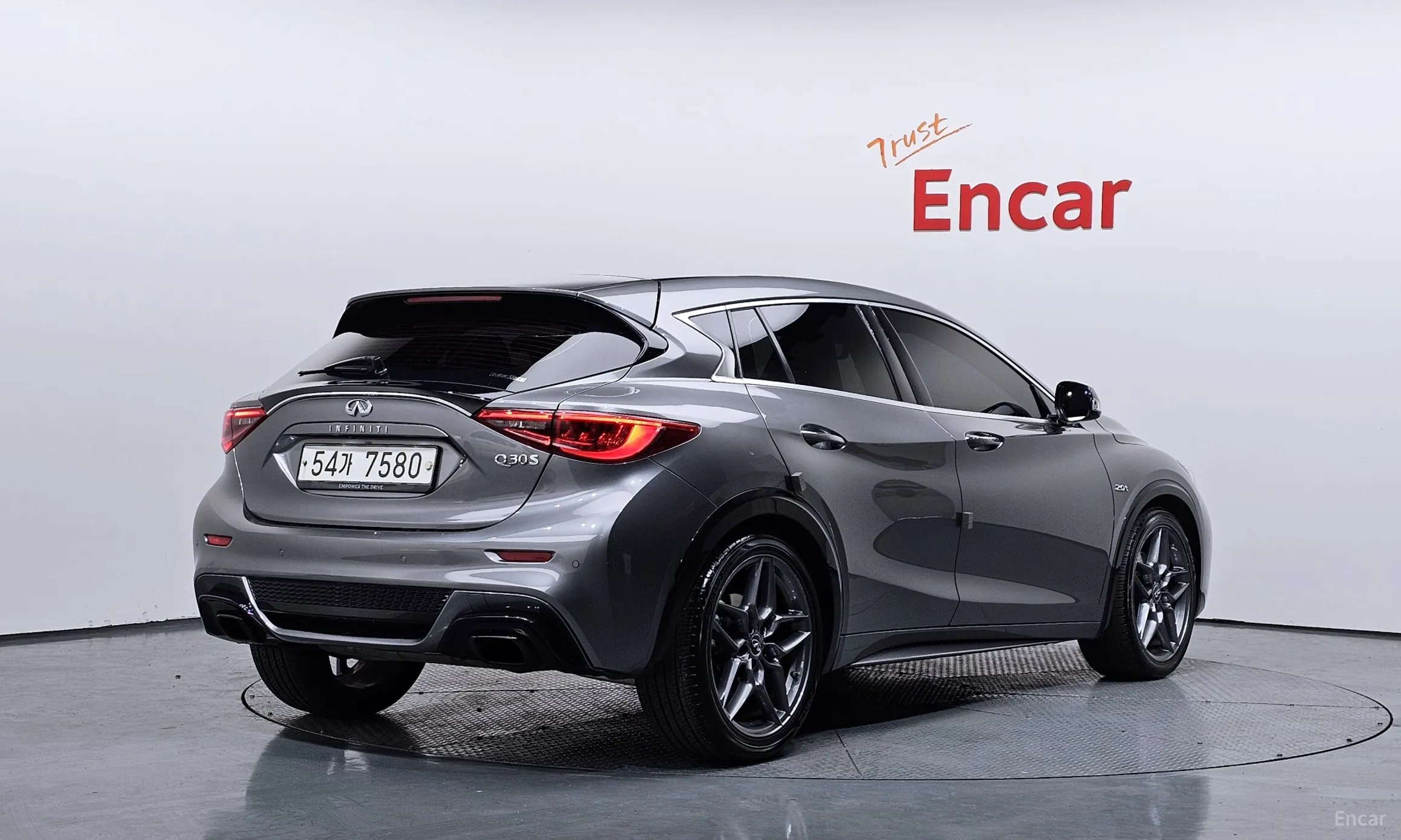 Infiniti Q30