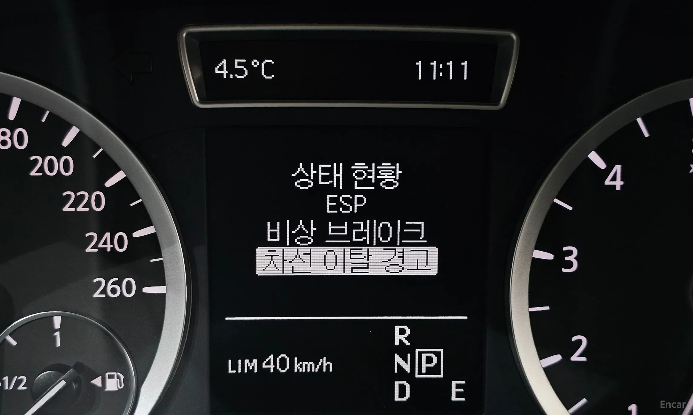 Infiniti Q30 превью 16
