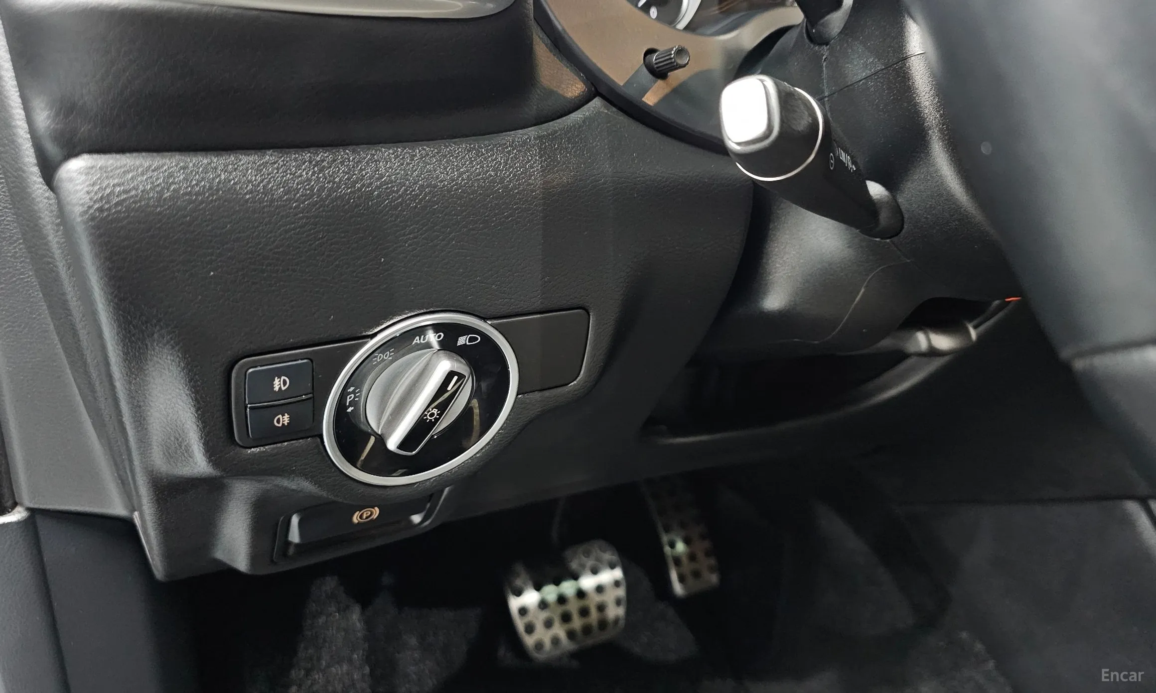 Infiniti Q30 превью 17