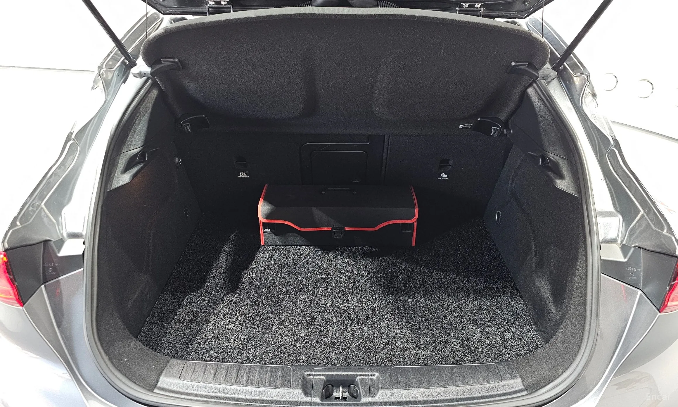 Infiniti Q30 превью 20