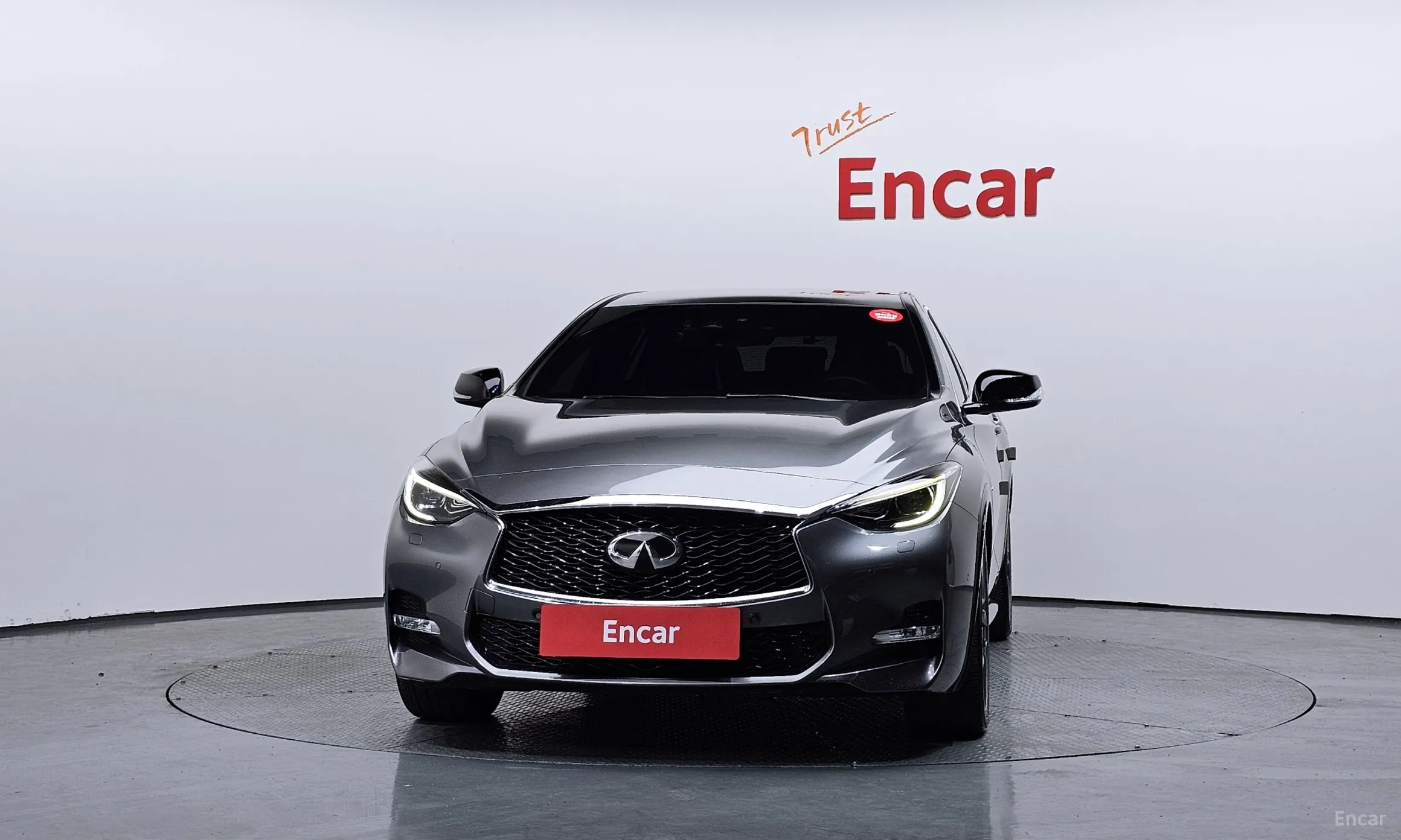 Infiniti Q30 превью 3