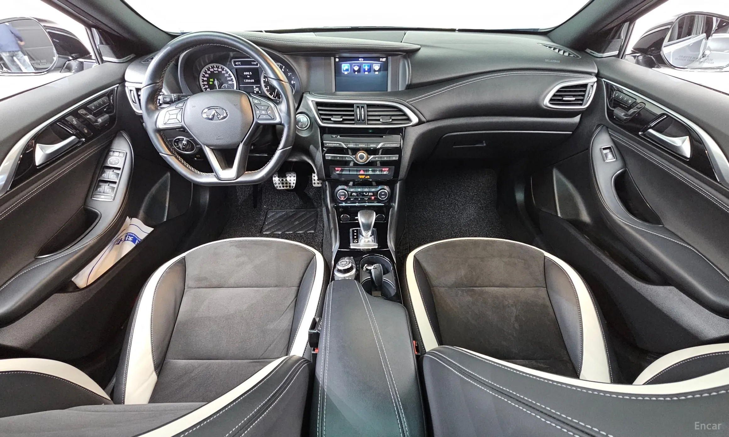 Infiniti Q30 превью 7