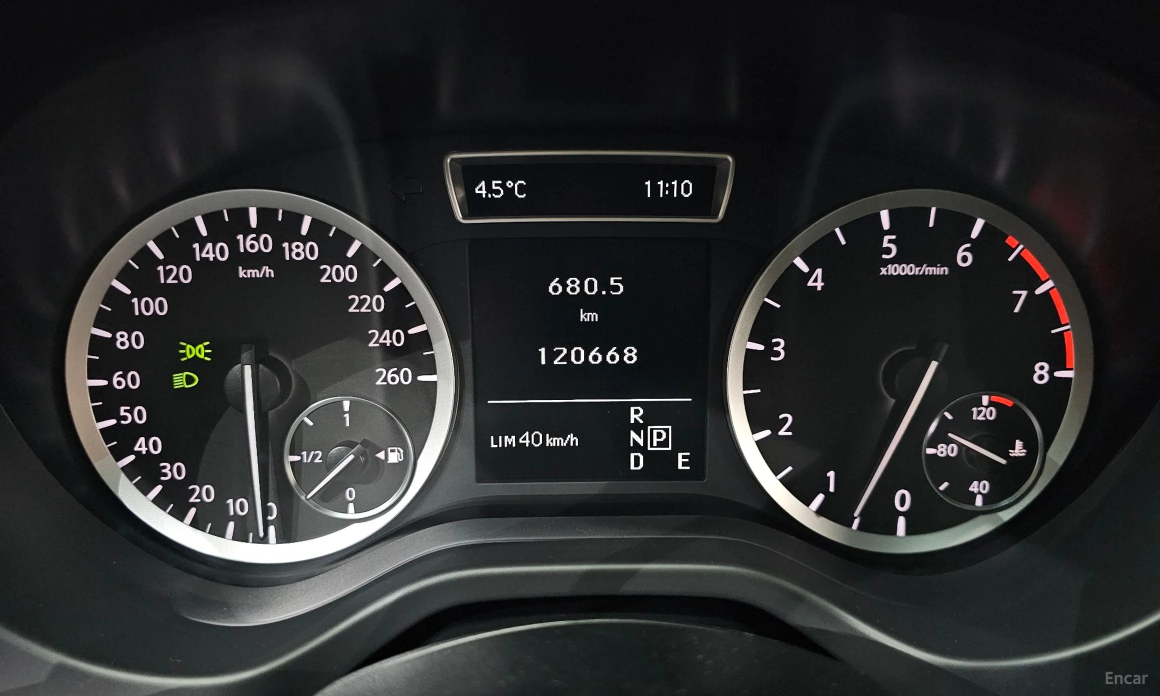 Infiniti Q30 превью 8
