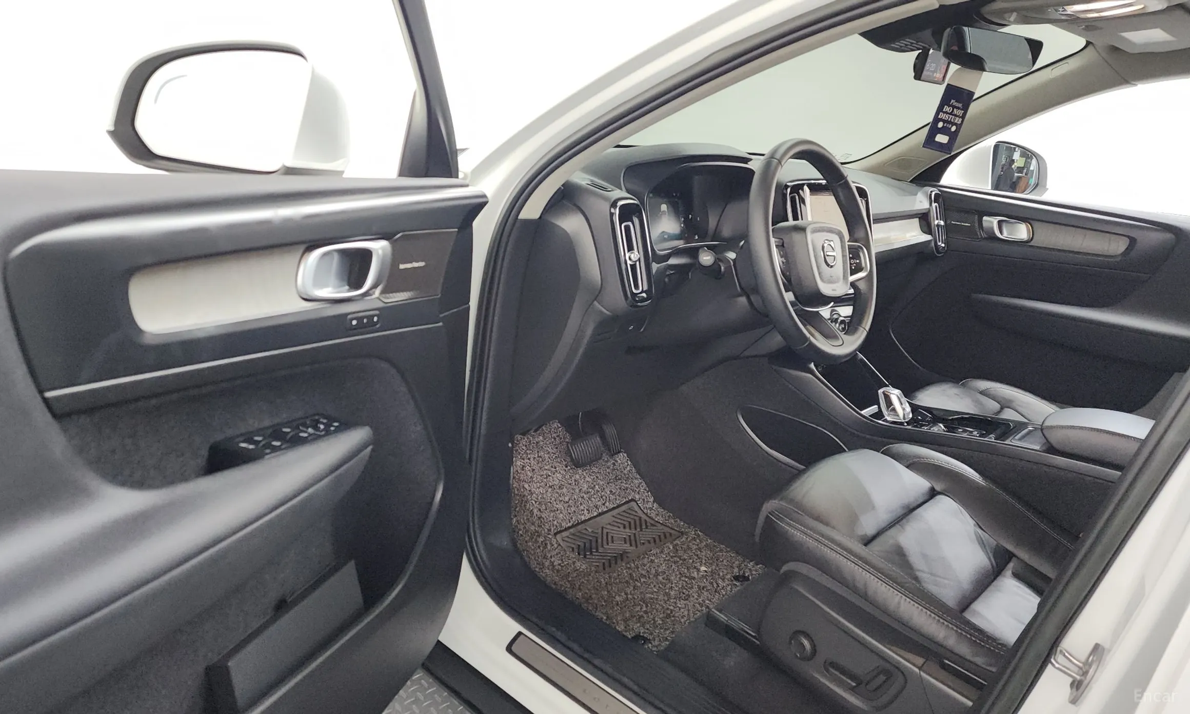 Volvo XC40 превью 10