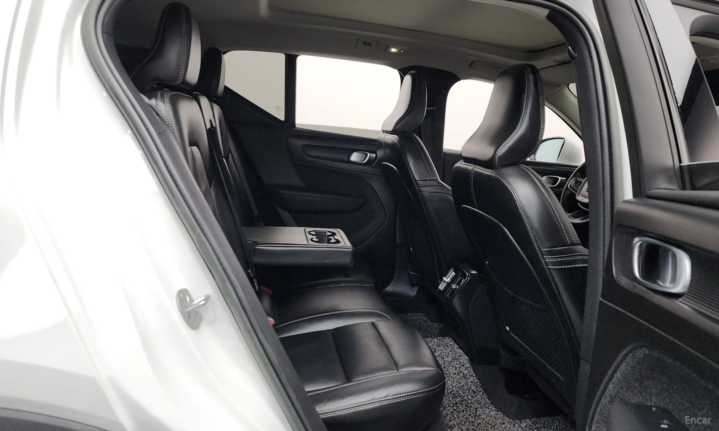 Volvo XC40 превью 12