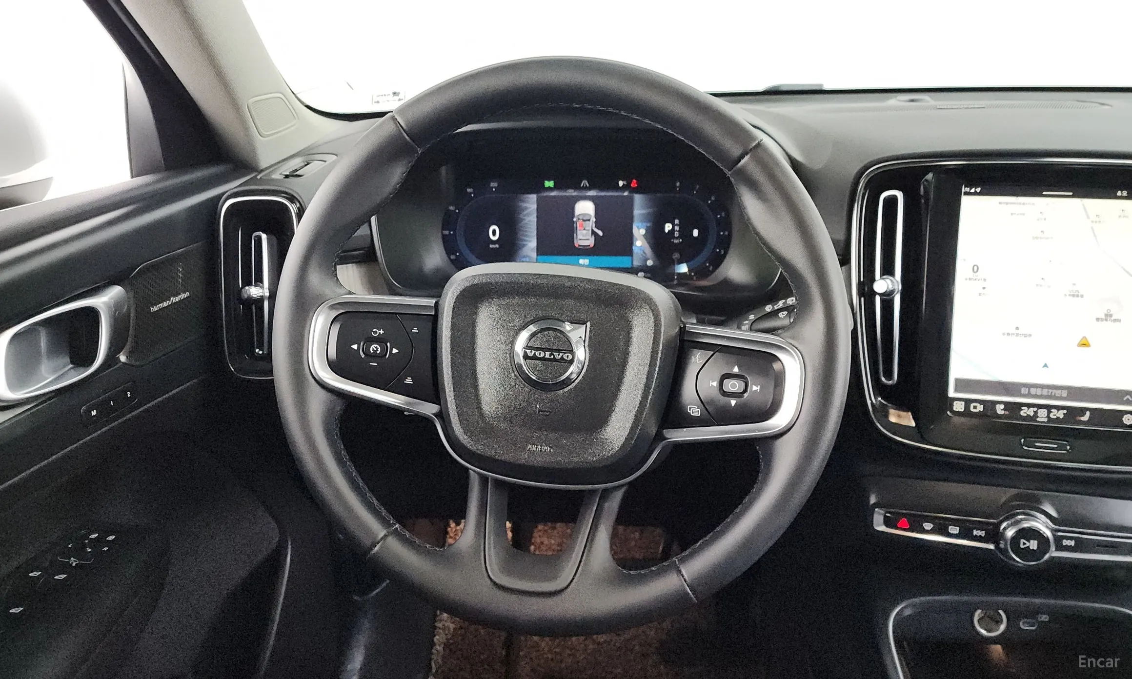 Volvo XC40 превью 13