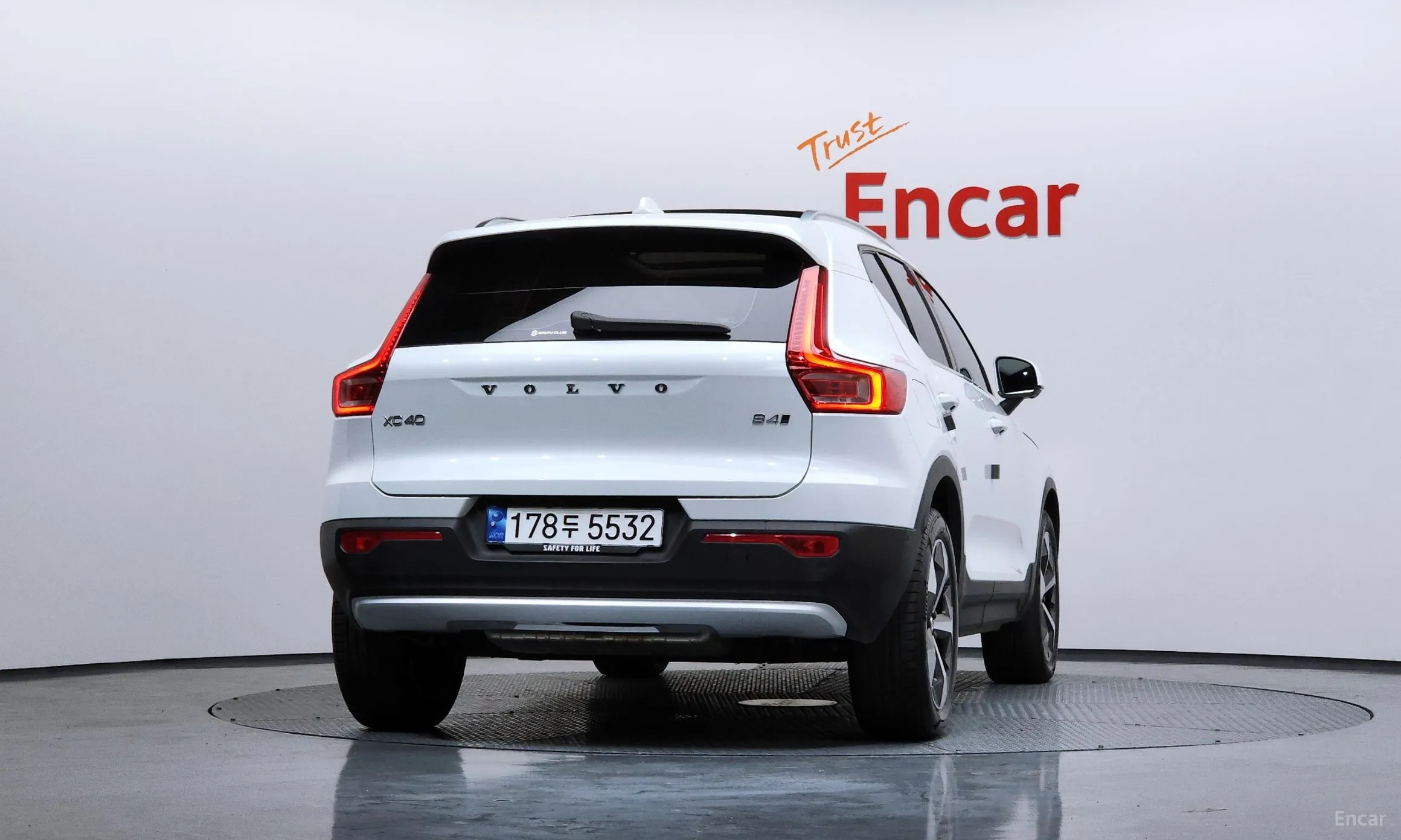 Volvo XC40 превью 4
