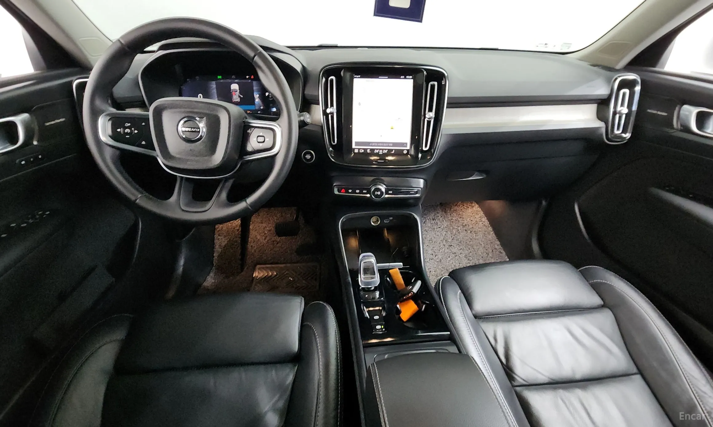Volvo XC40 превью 7