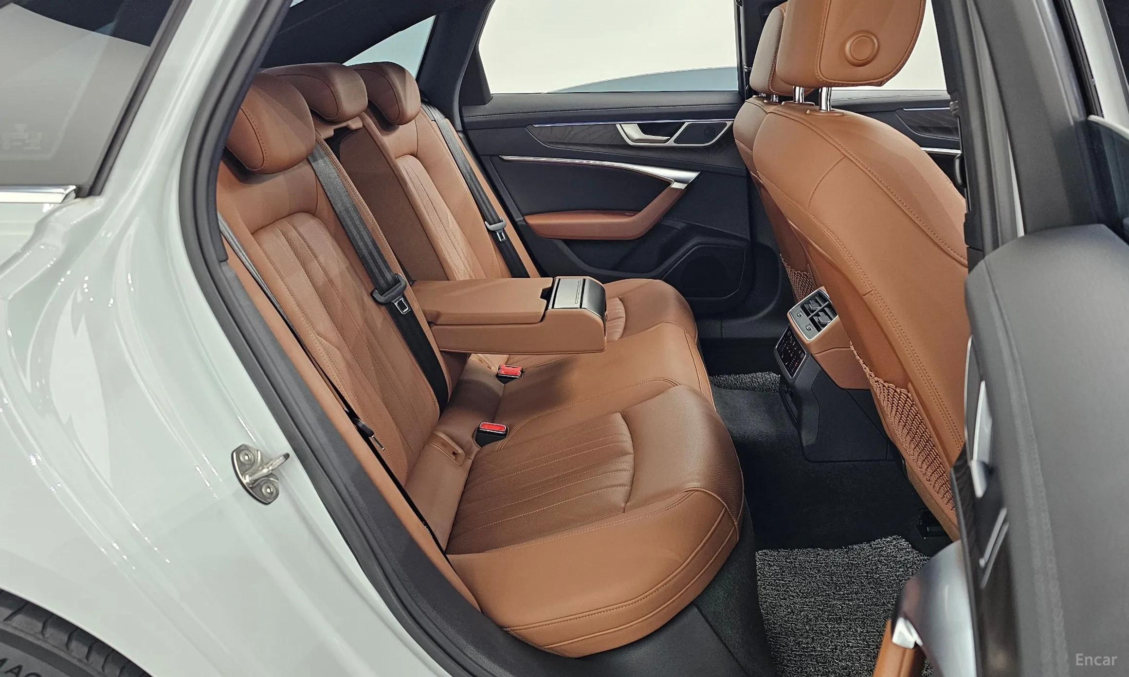 Audi A6 (C8) превью 12