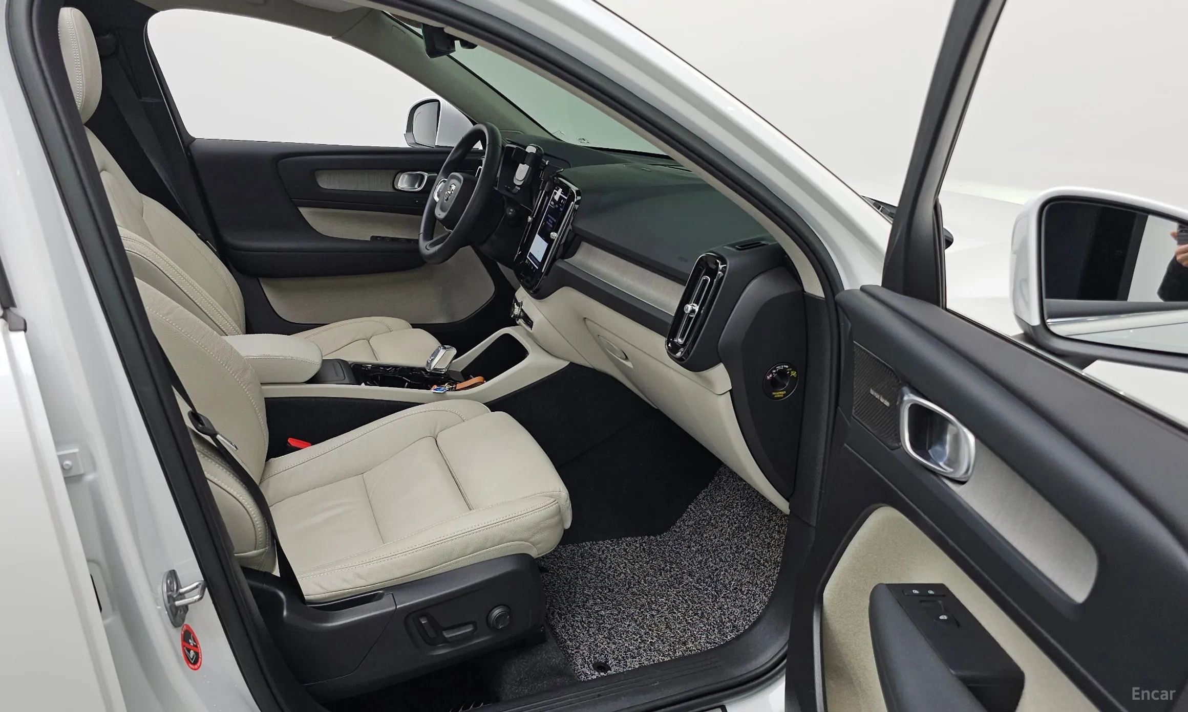 Volvo XC40 превью 10