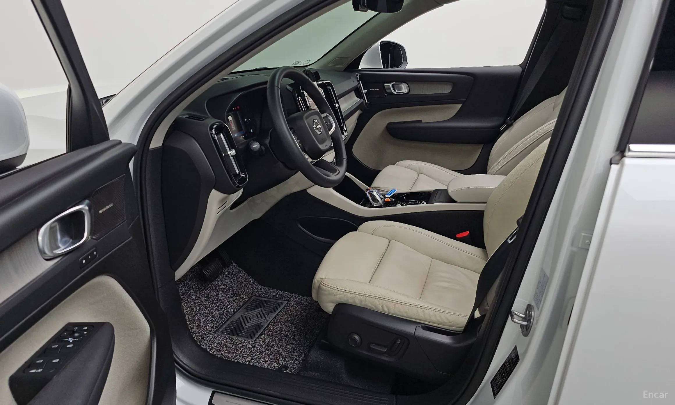Volvo XC40 превью 11