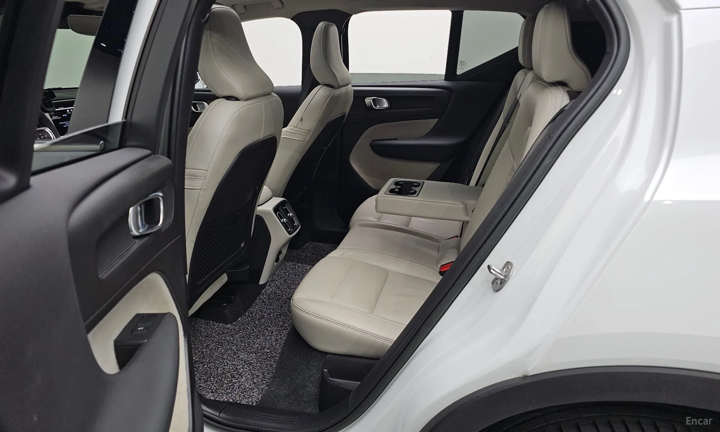 Volvo XC40 превью 12