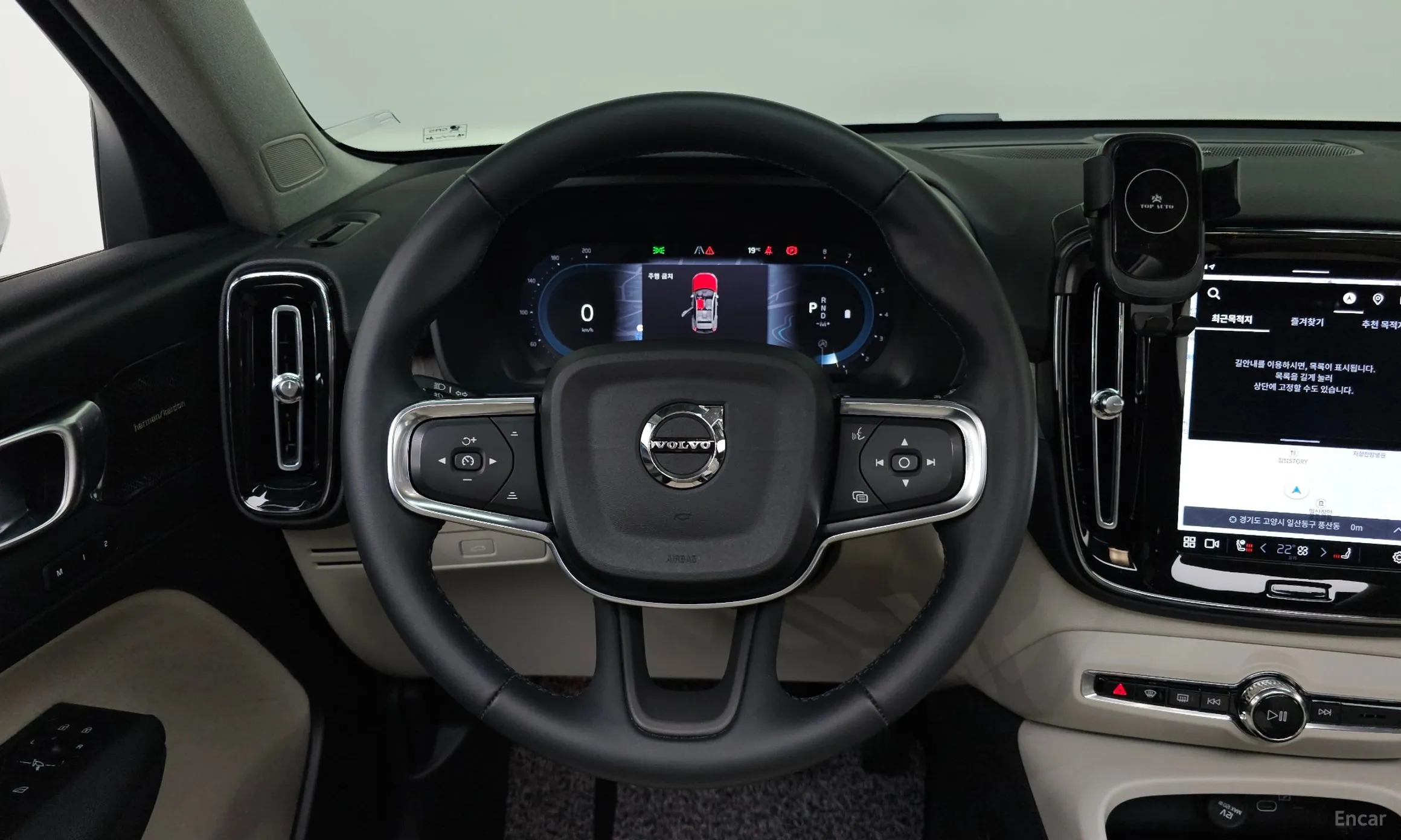 Volvo XC40 превью 13