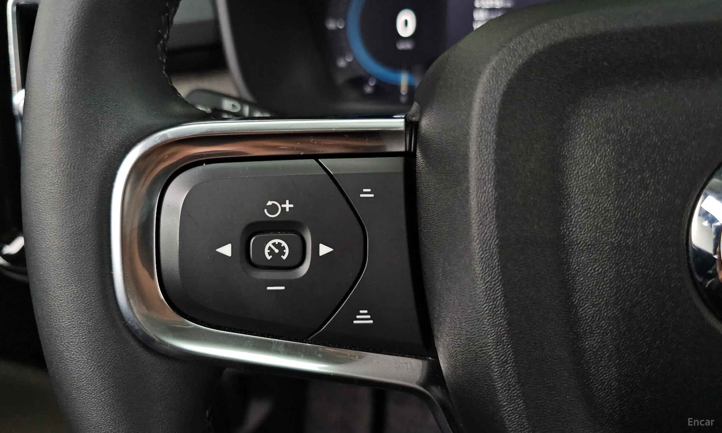 Volvo XC40 превью 18