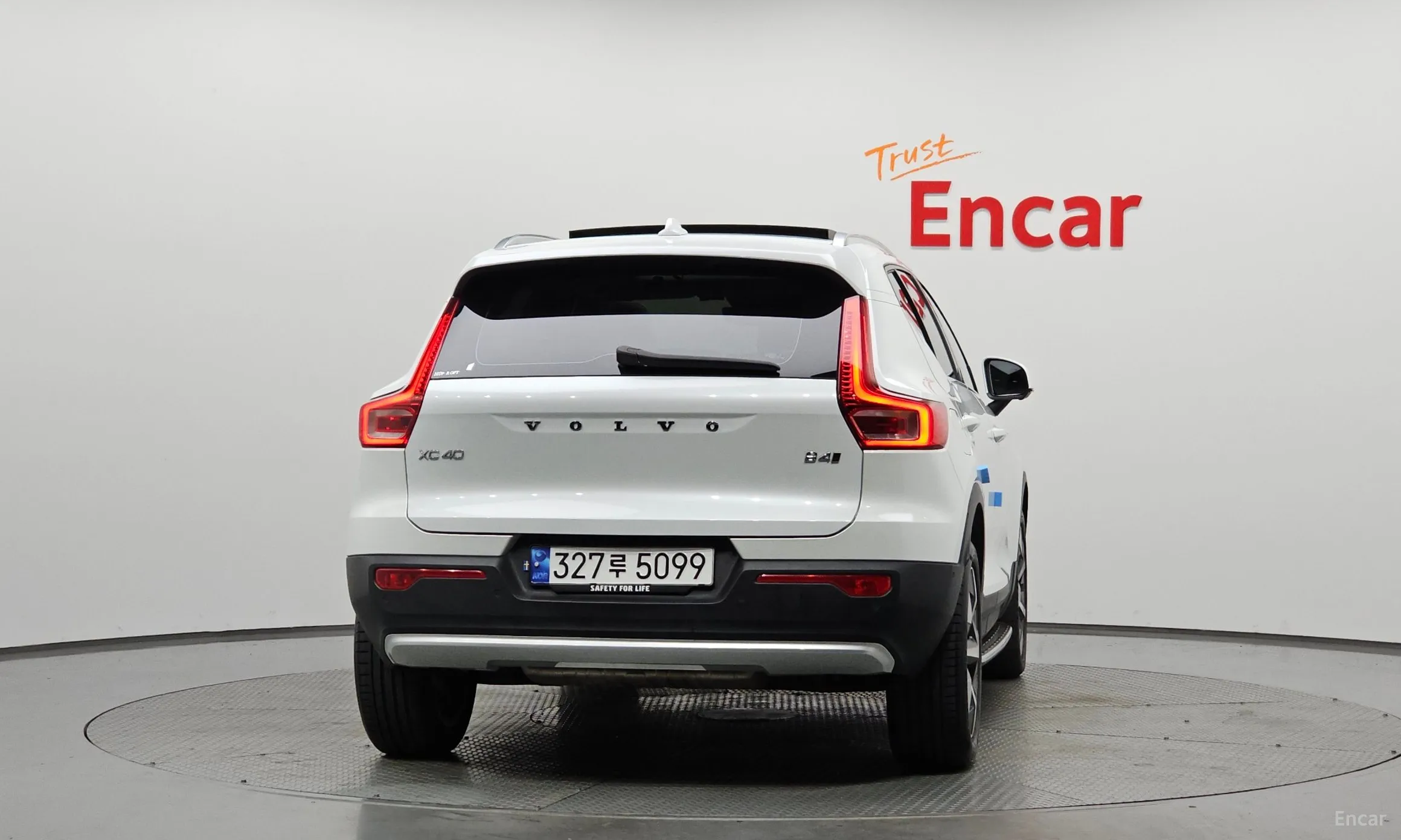 Volvo XC40 превью 4