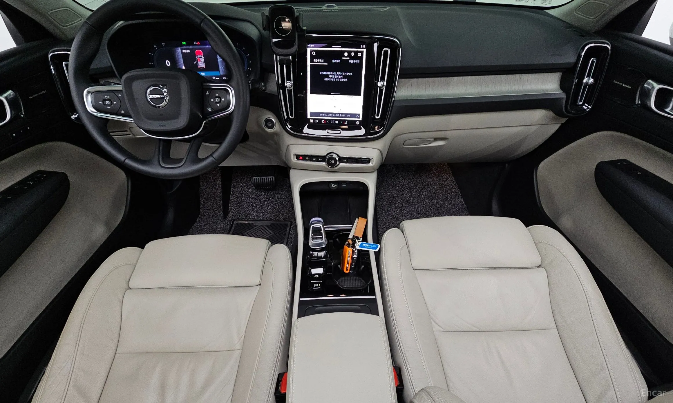 Volvo XC40 превью 7